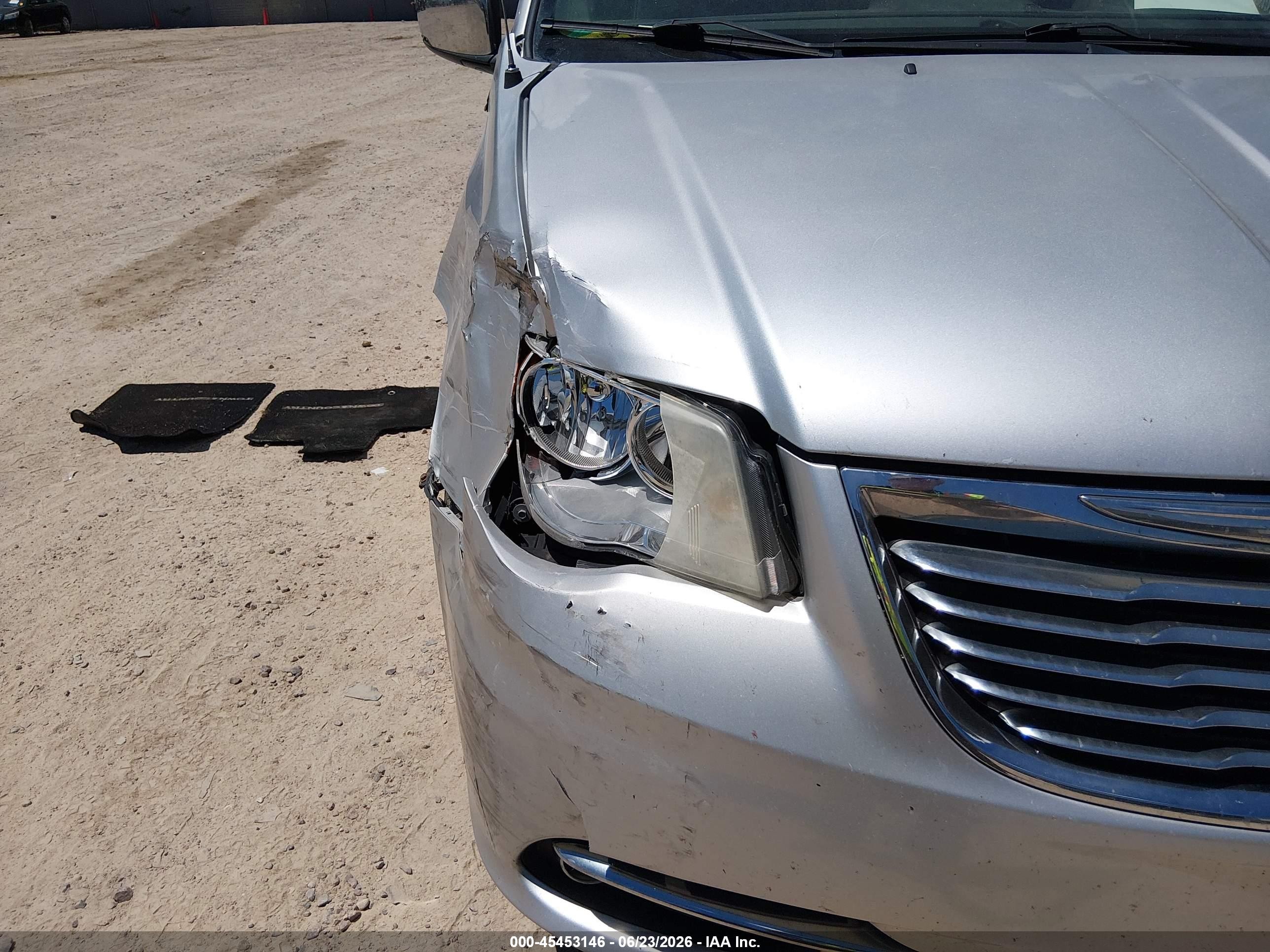 2011 Chrysler Town & Country Touring-l Silver vin: 2A4RR8DG7BR703116