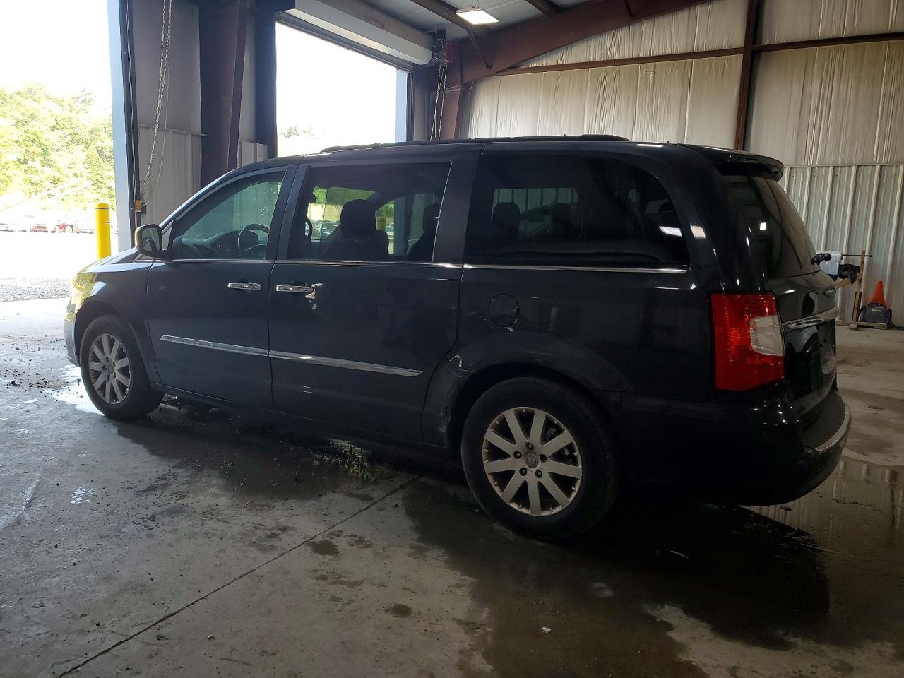 2011 Chrysler Town & Country Touring L Charcoal vin: 2A4RR8DG7BR703729