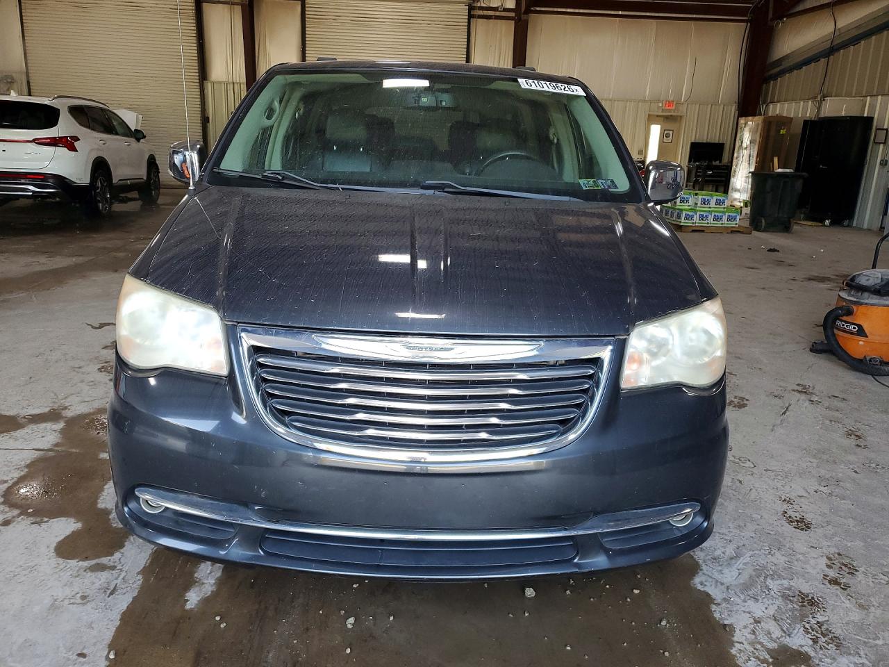 2011 Chrysler Town & Country Touring L Charcoal vin: 2A4RR8DG7BR703729
