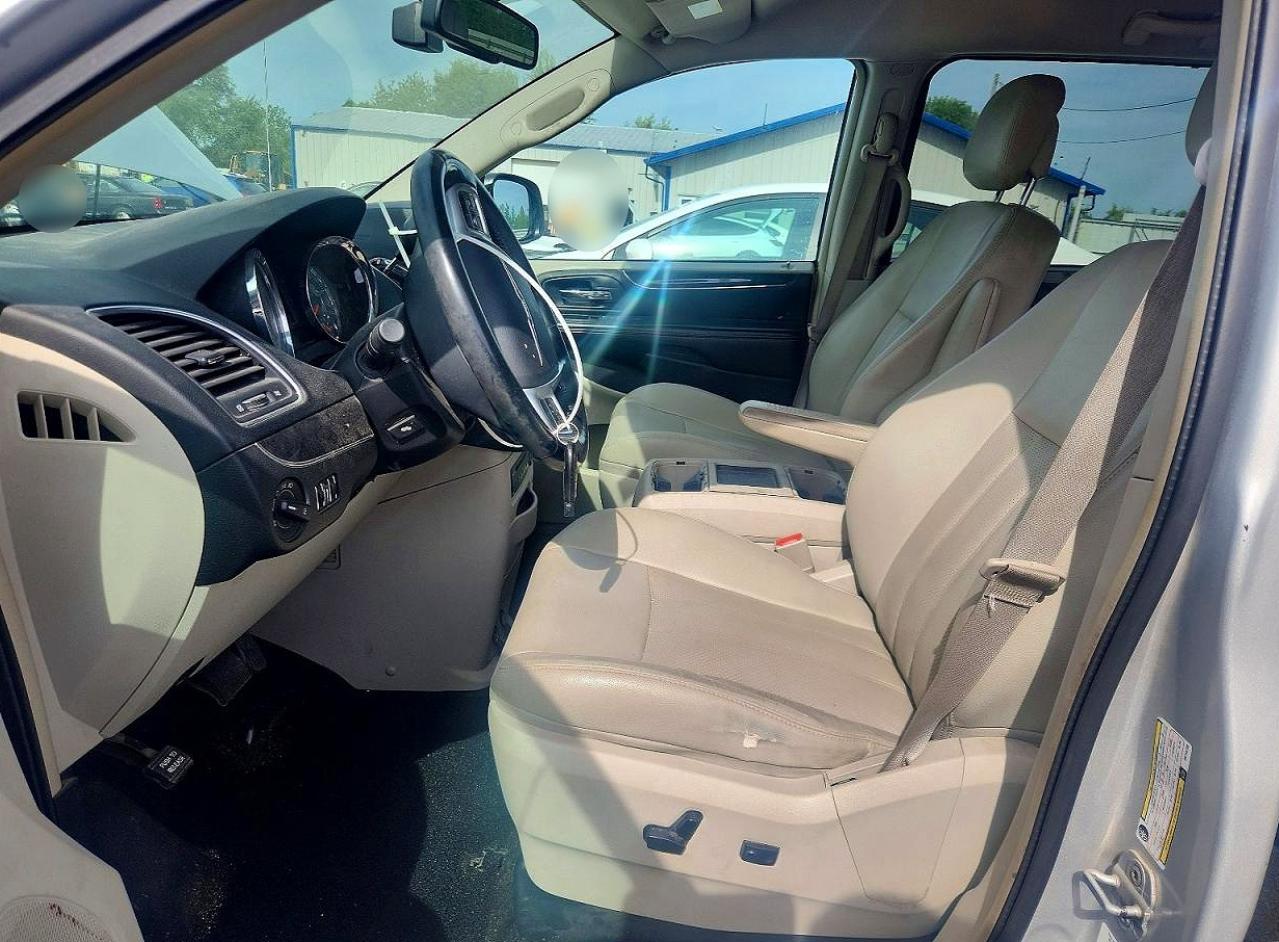 2011 Chrysler Town & Countr Silver vin: 2A4RR8DG7BR746788