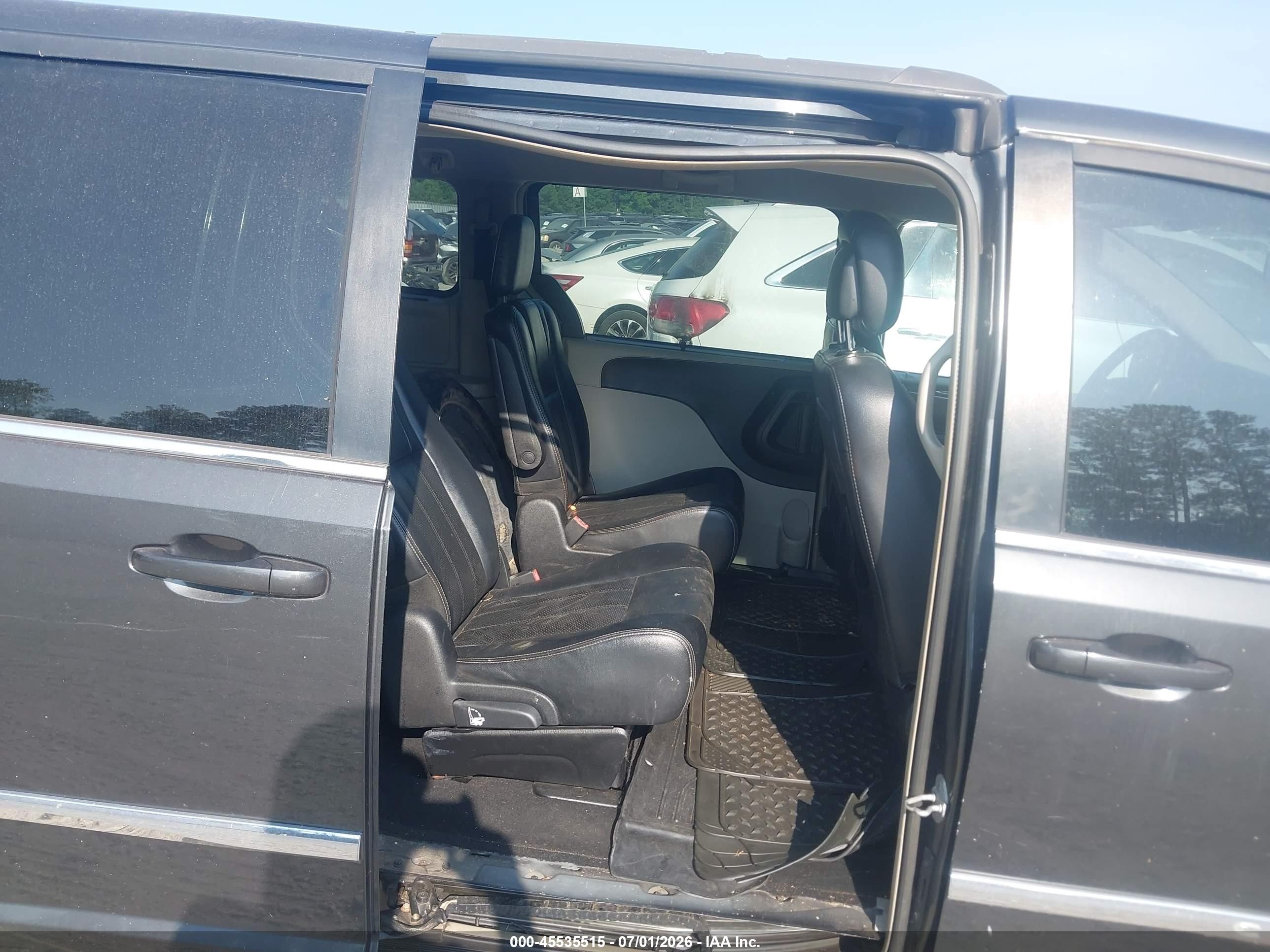 2011 Chrysler Town & Country Touring-l Black vin: 2A4RR8DG8BR796762