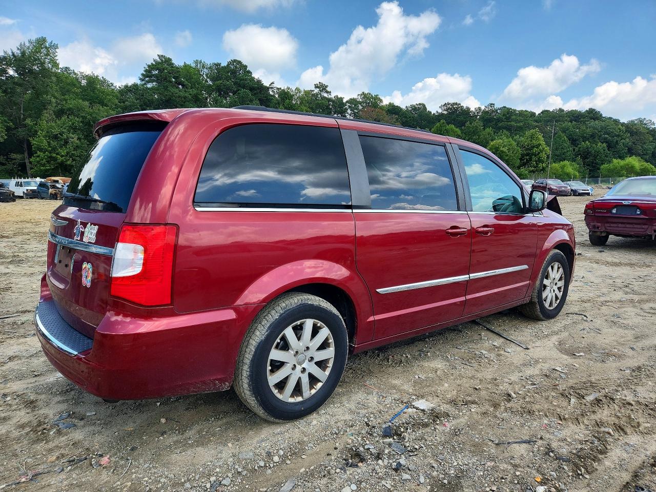 2011 Chrysler Town & Country Touring L Red vin: 2A4RR8DG9BR631416