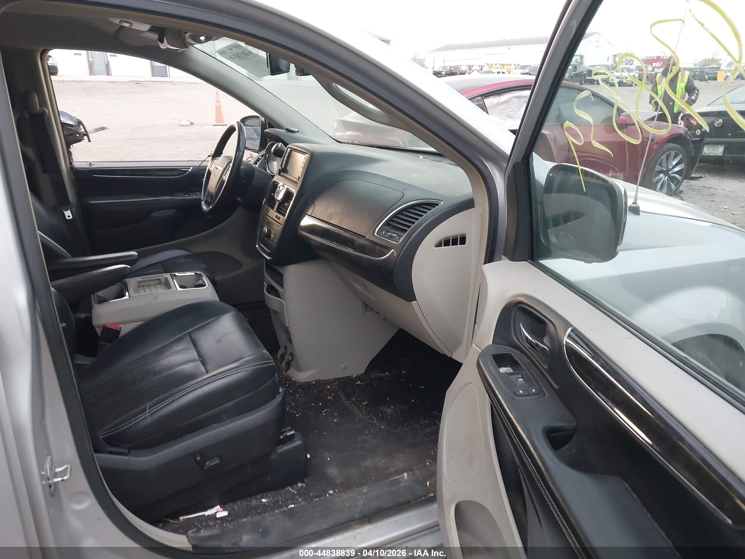 2011 Chrysler Town & Country Touring-l Silver vin: 2A4RR8DG9BR667218