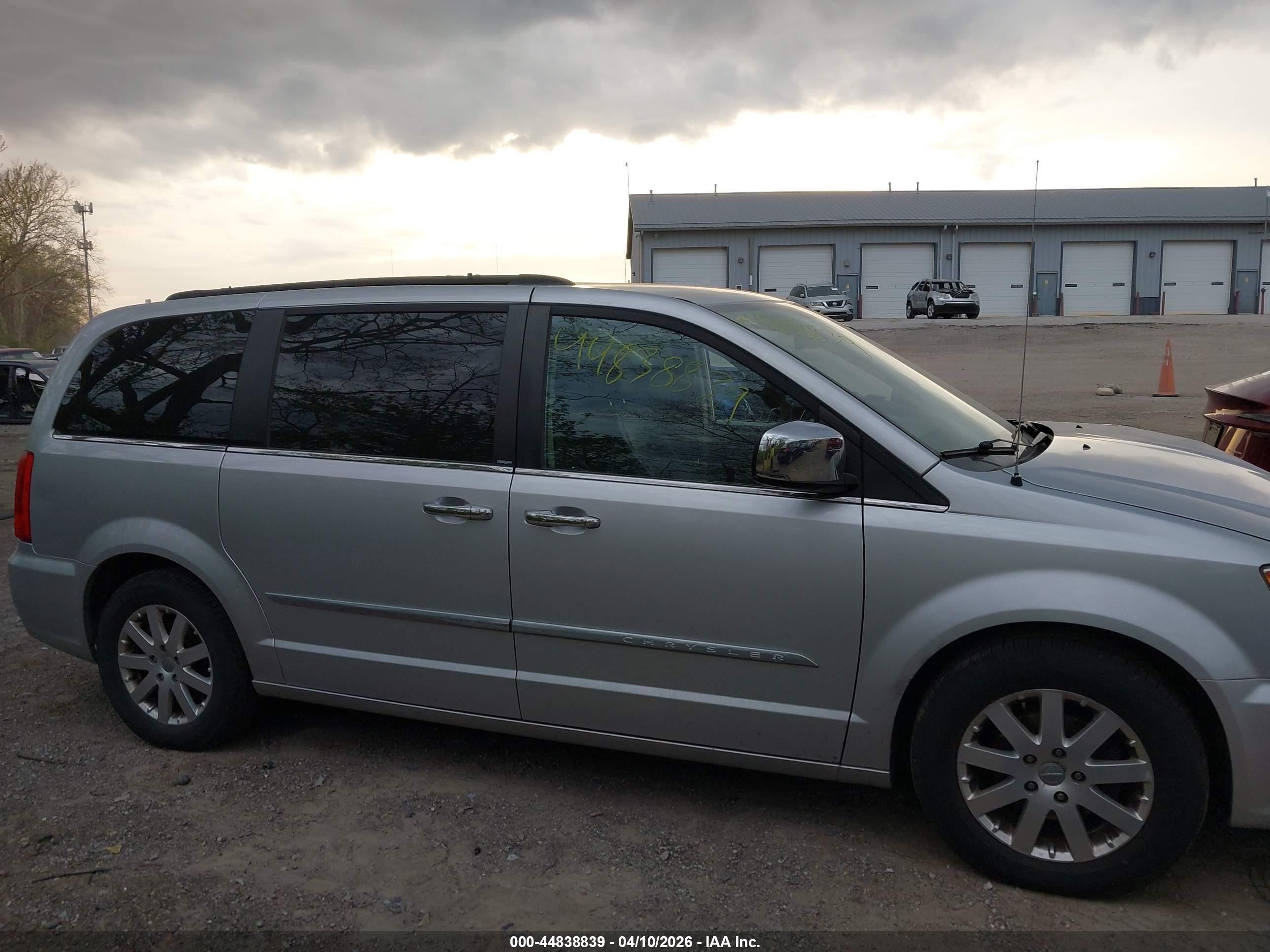 2011 Chrysler Town & Country Touring-l Silver vin: 2A4RR8DG9BR667218