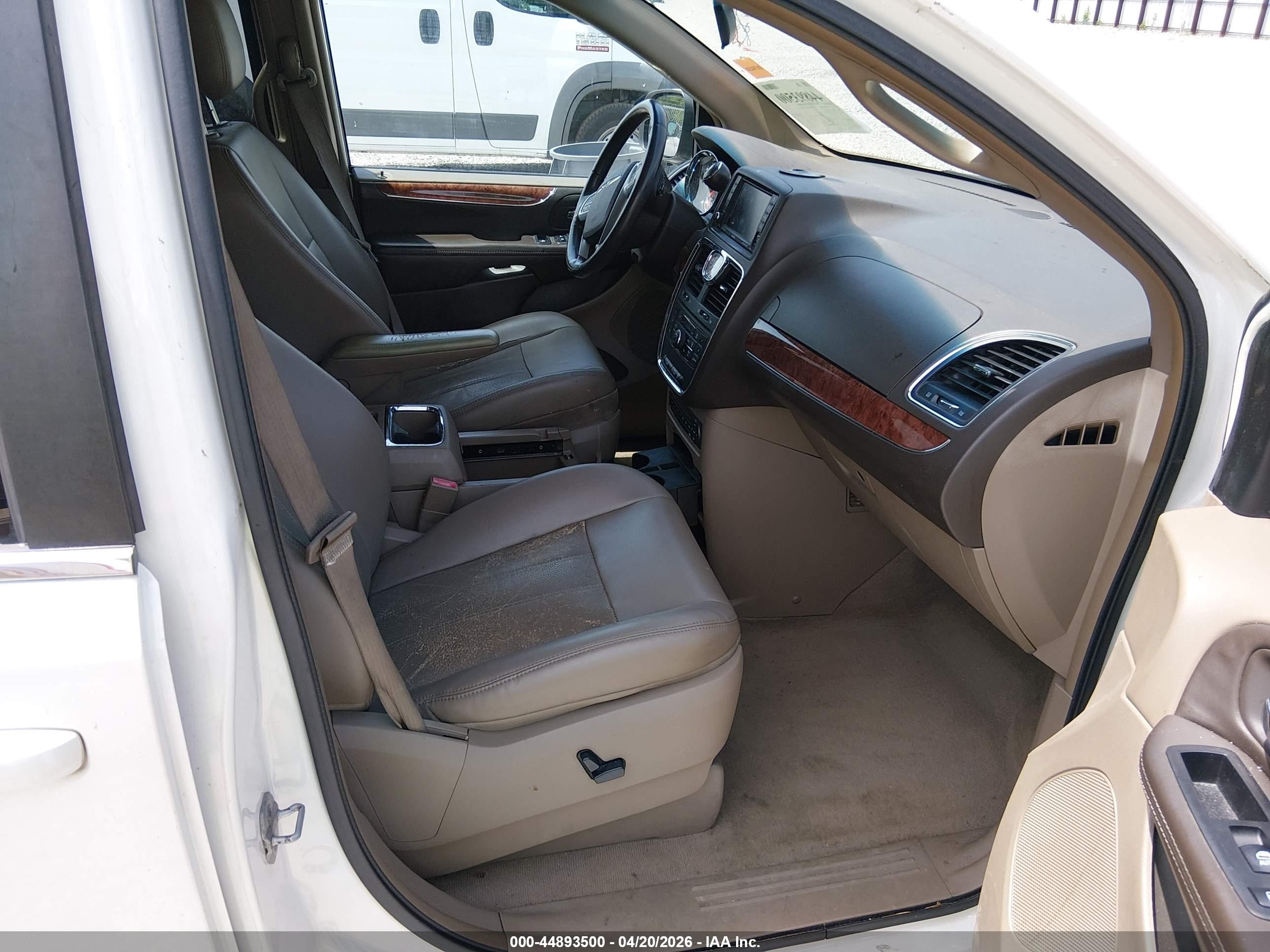 2011 Chrysler Town & Country Touring-l Белый vin: 2A4RR8DG9BR669454