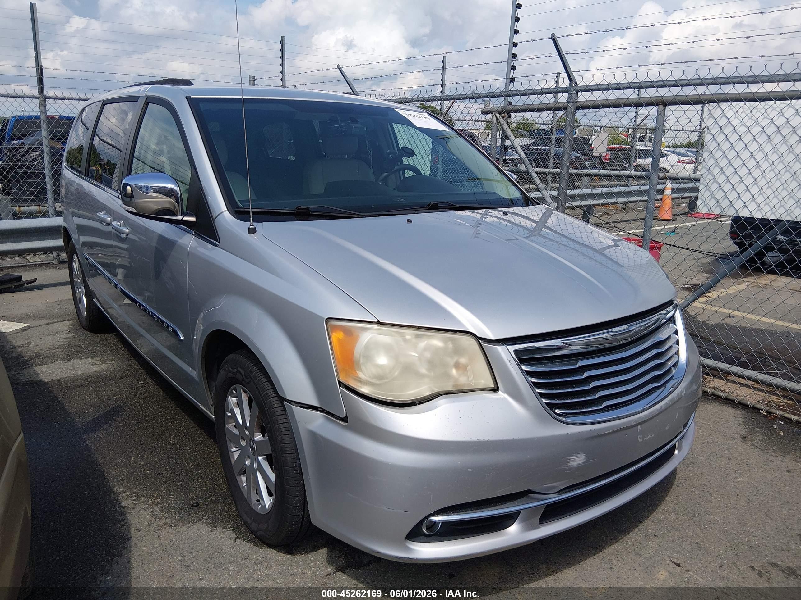 2011 Chrysler Town & Country Touring-l Gray vin: 2A4RR8DG9BR676758