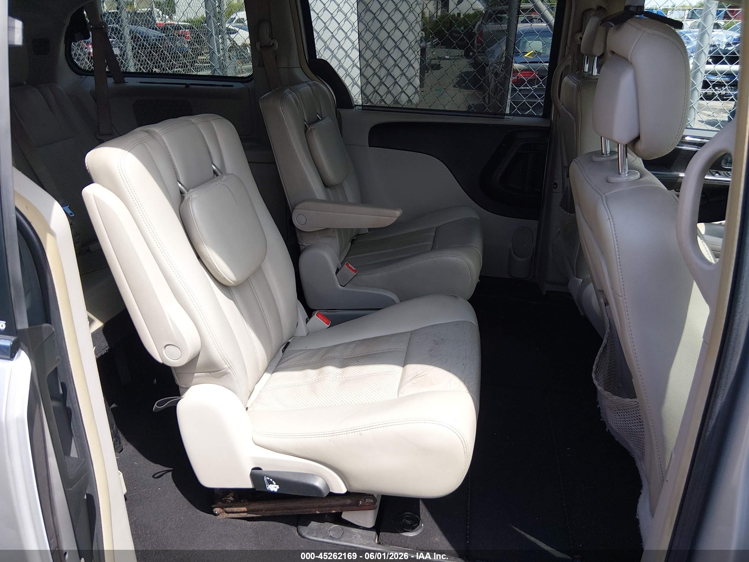 2011 Chrysler Town & Country Touring-l Gray vin: 2A4RR8DG9BR676758