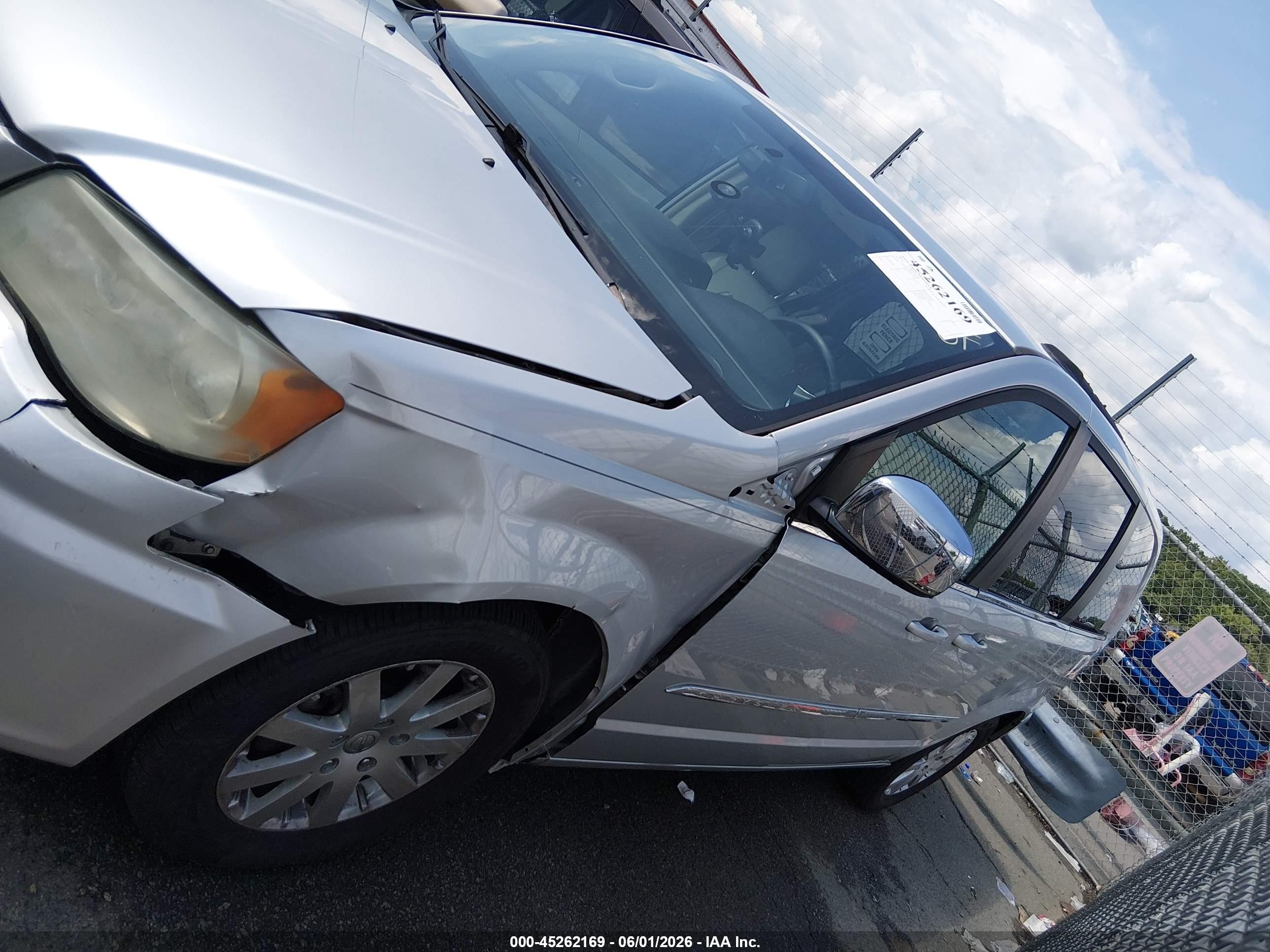 2011 Chrysler Town & Country Touring-l Gray vin: 2A4RR8DG9BR676758