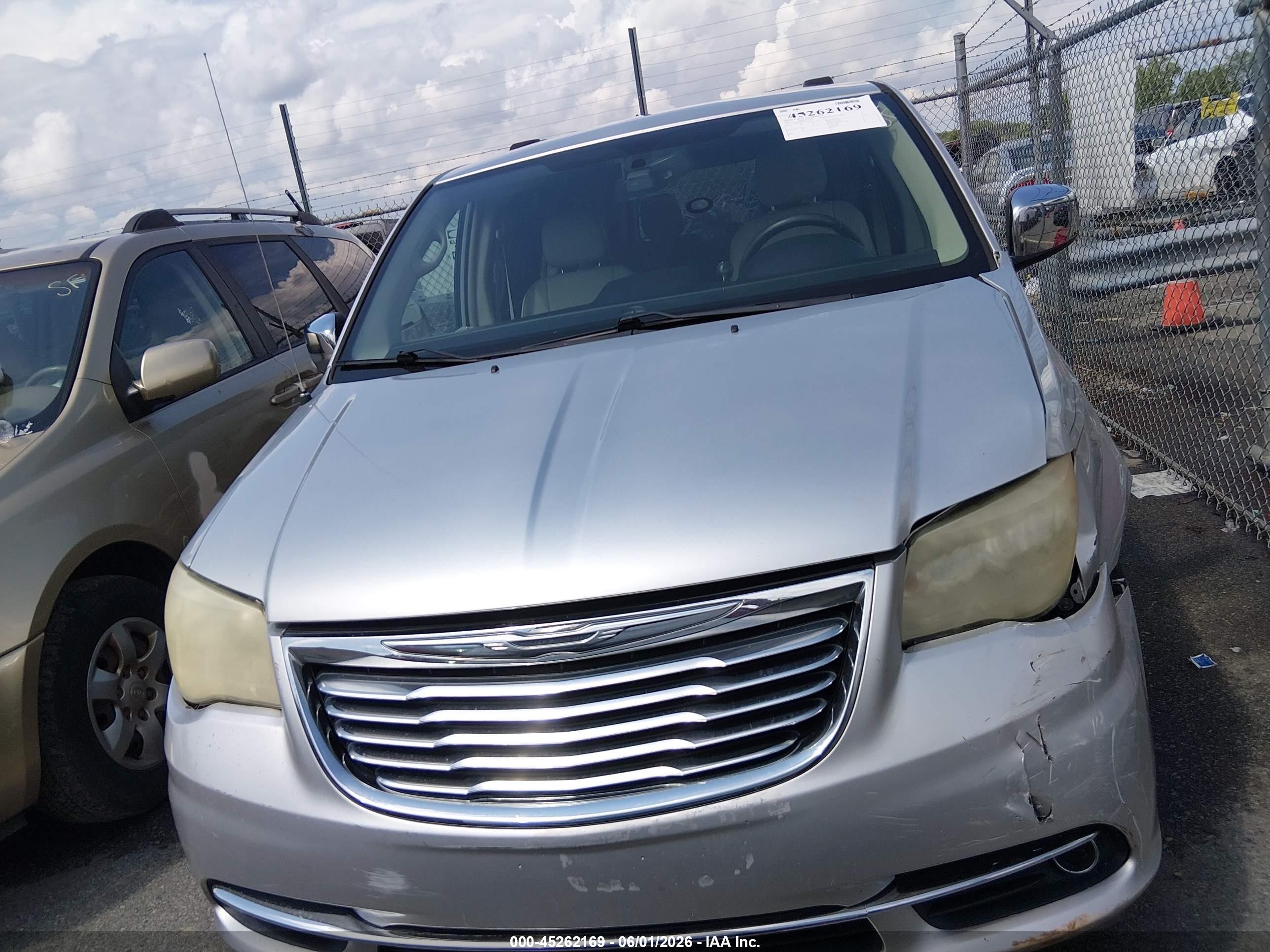 2011 Chrysler Town & Country Touring-l Gray vin: 2A4RR8DG9BR676758
