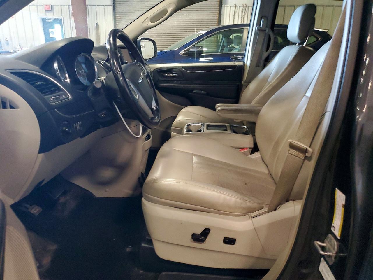 2011 Chrysler Town & Country Touring L Charcoal vin: 2A4RR8DG9BR680275