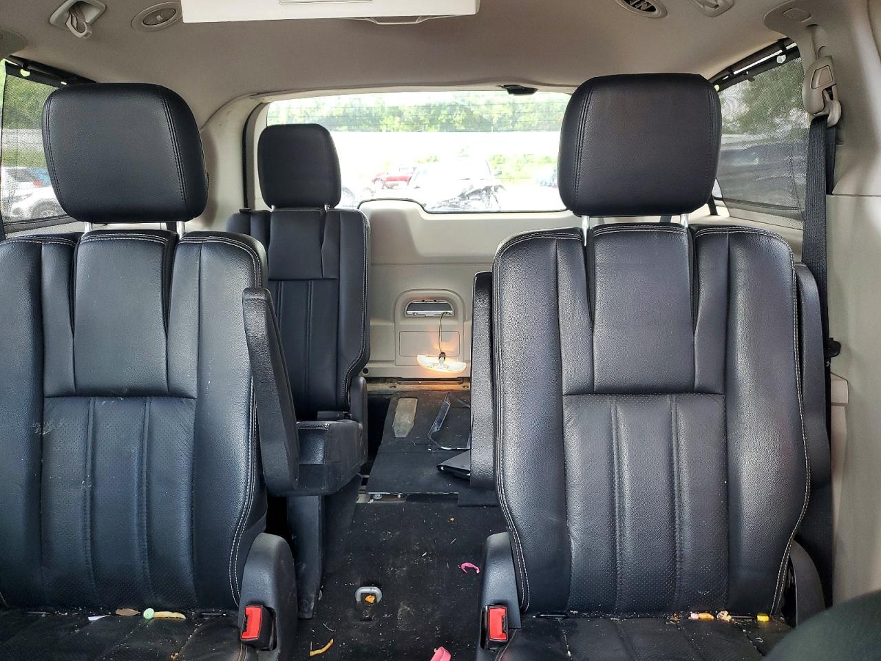 2011 Chrysler Town & Country Touring L Silver vin: 2A4RR8DG9BR713680