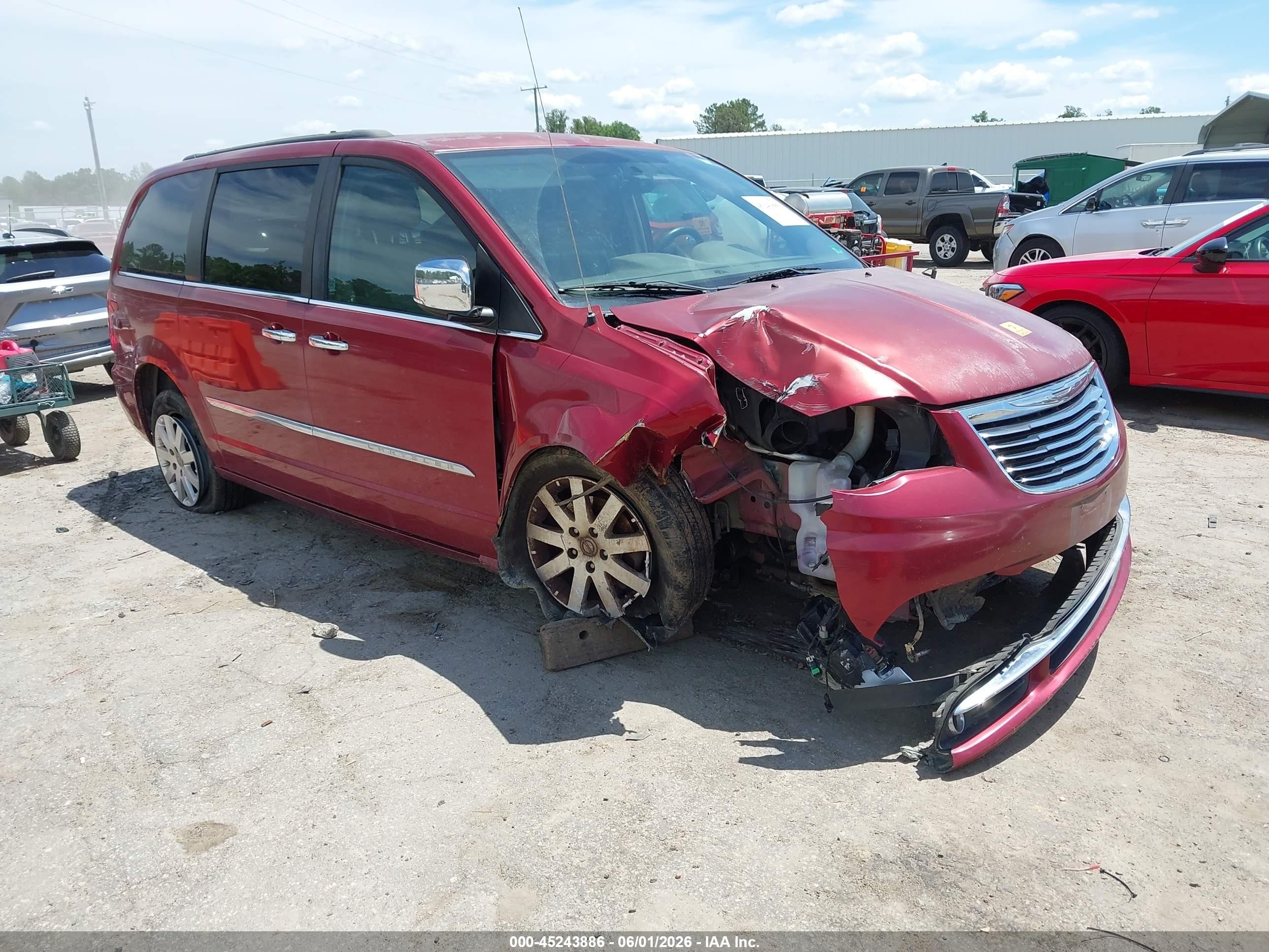 2011 Chrysler Town & Country Touring-l Red vin: 2A4RR8DG9BR713856