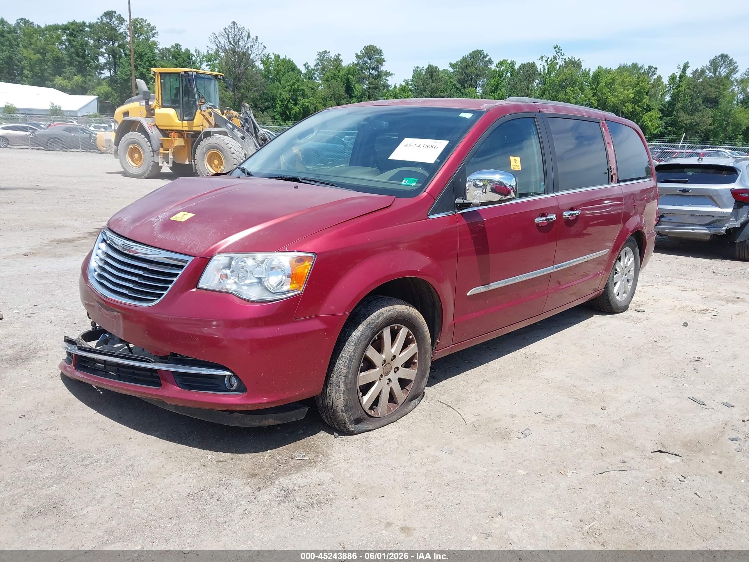 2011 Chrysler Town & Country Touring-l Red vin: 2A4RR8DG9BR713856