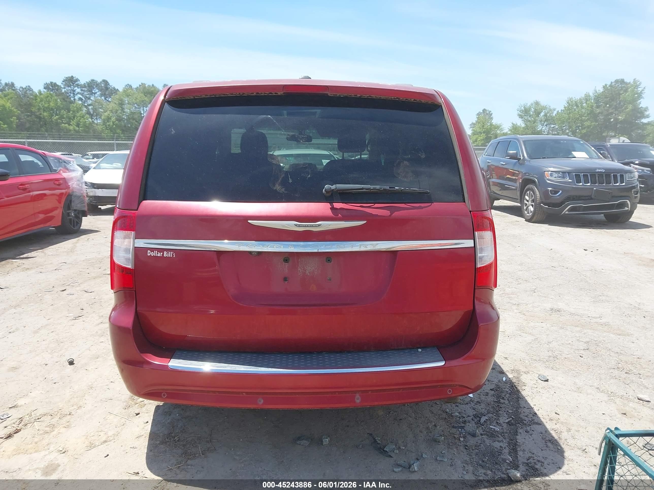 2011 Chrysler Town & Country Touring-l Red vin: 2A4RR8DG9BR713856