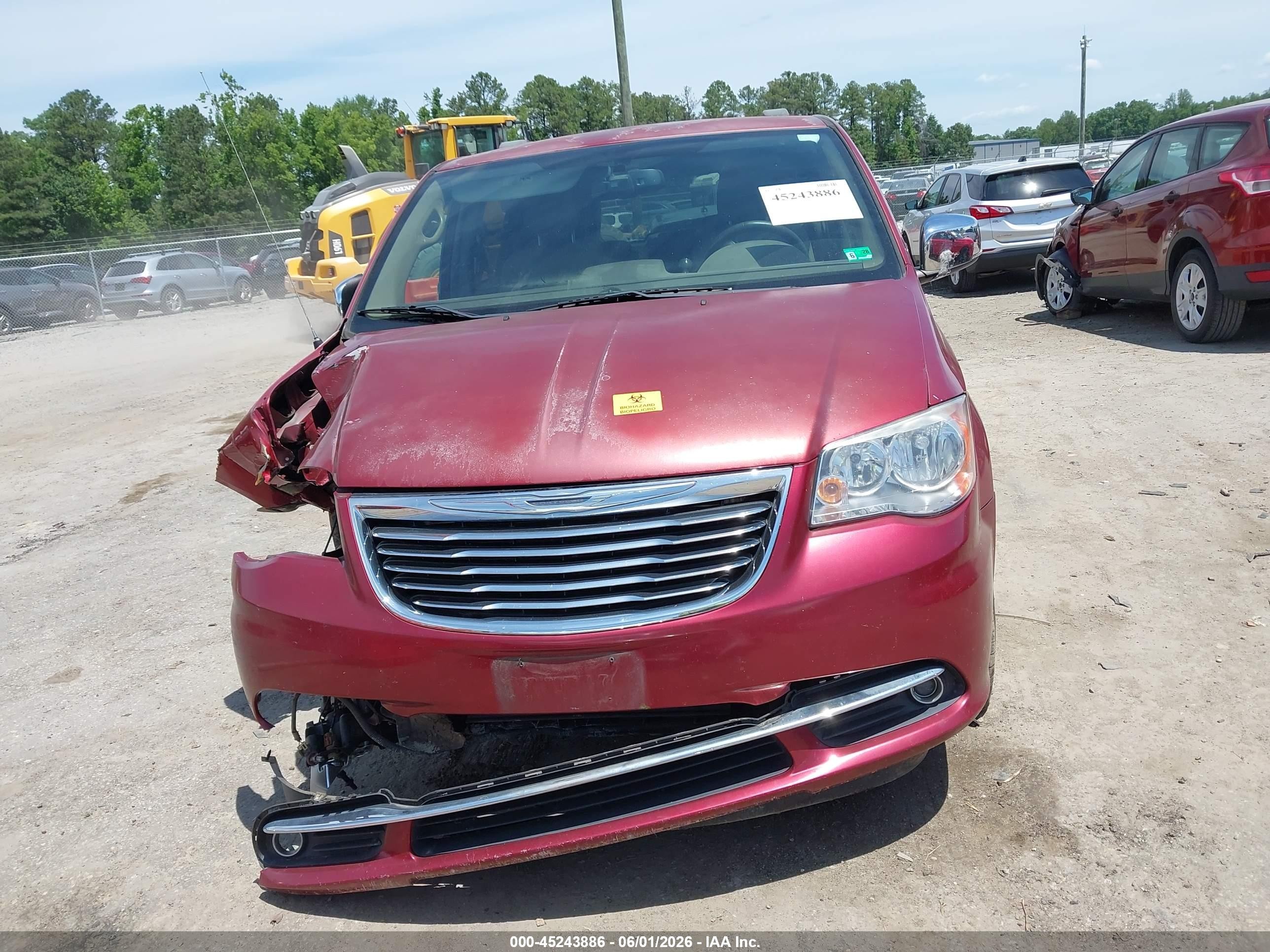 2011 Chrysler Town & Country Touring-l Red vin: 2A4RR8DG9BR713856