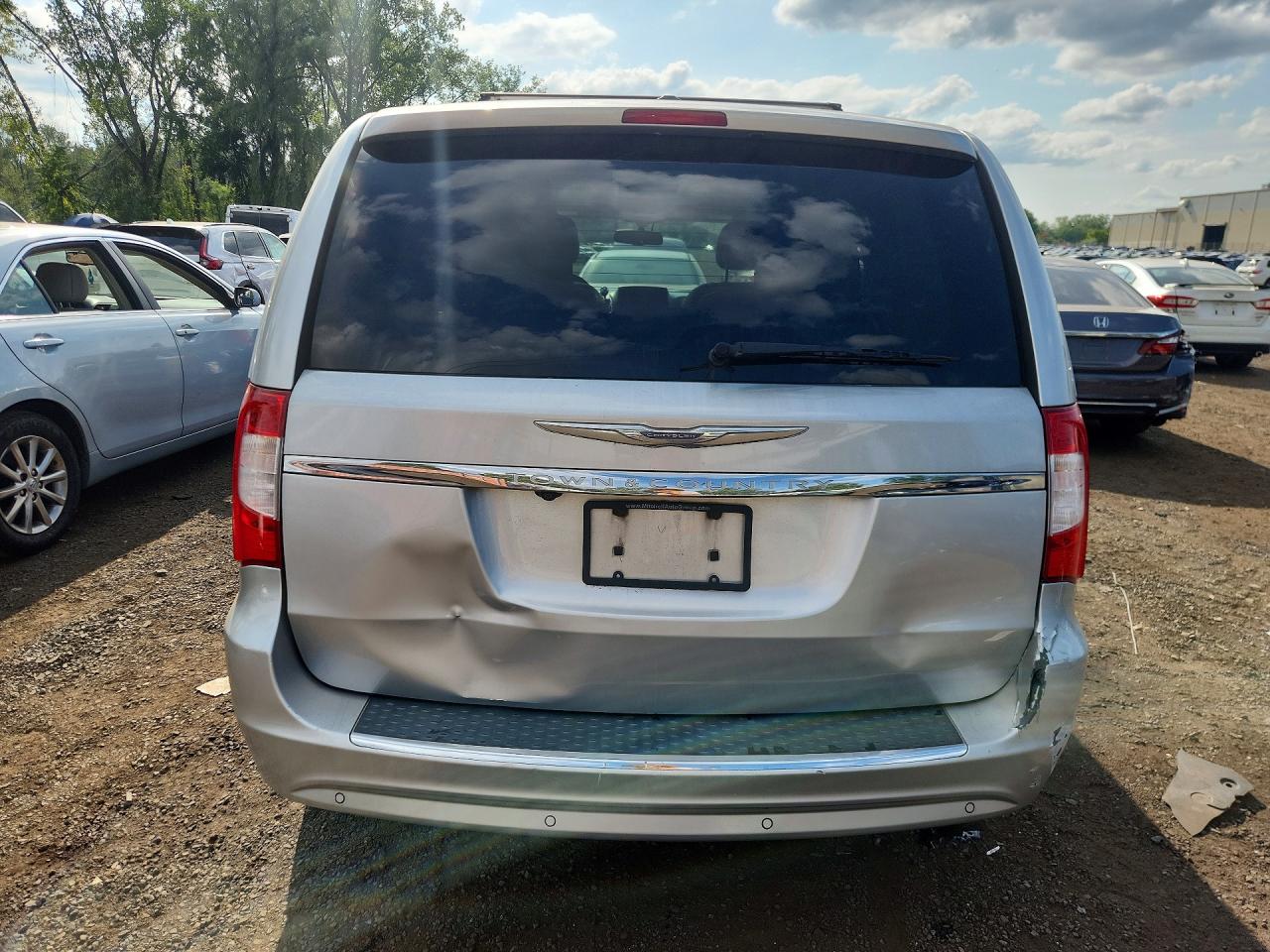 2011 Chrysler Town & Country Touring L Silver vin: 2A4RR8DGXBR610977