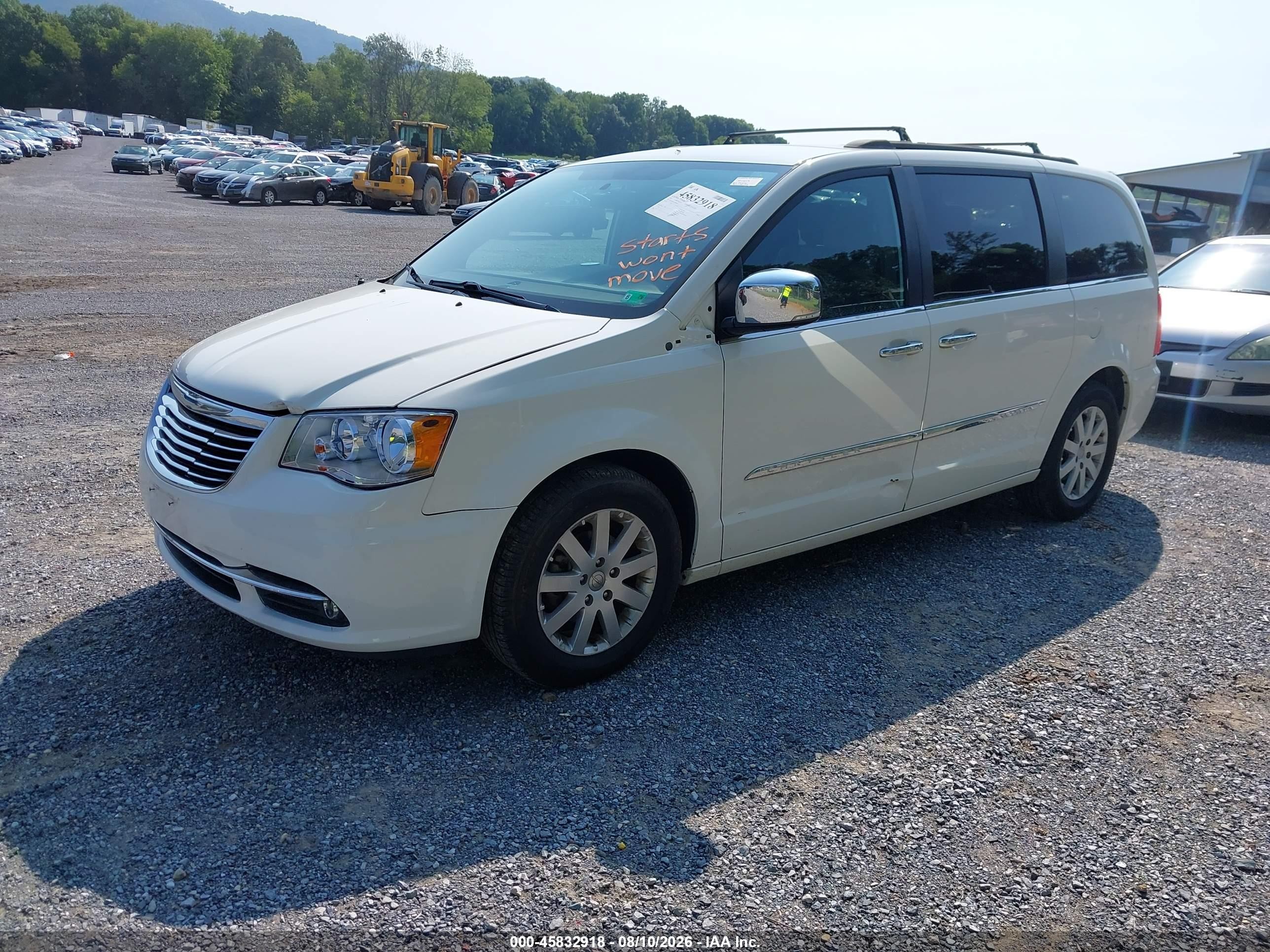 2011 Chrysler Town & Country Touring-l White vin: 2A4RR8DGXBR680012