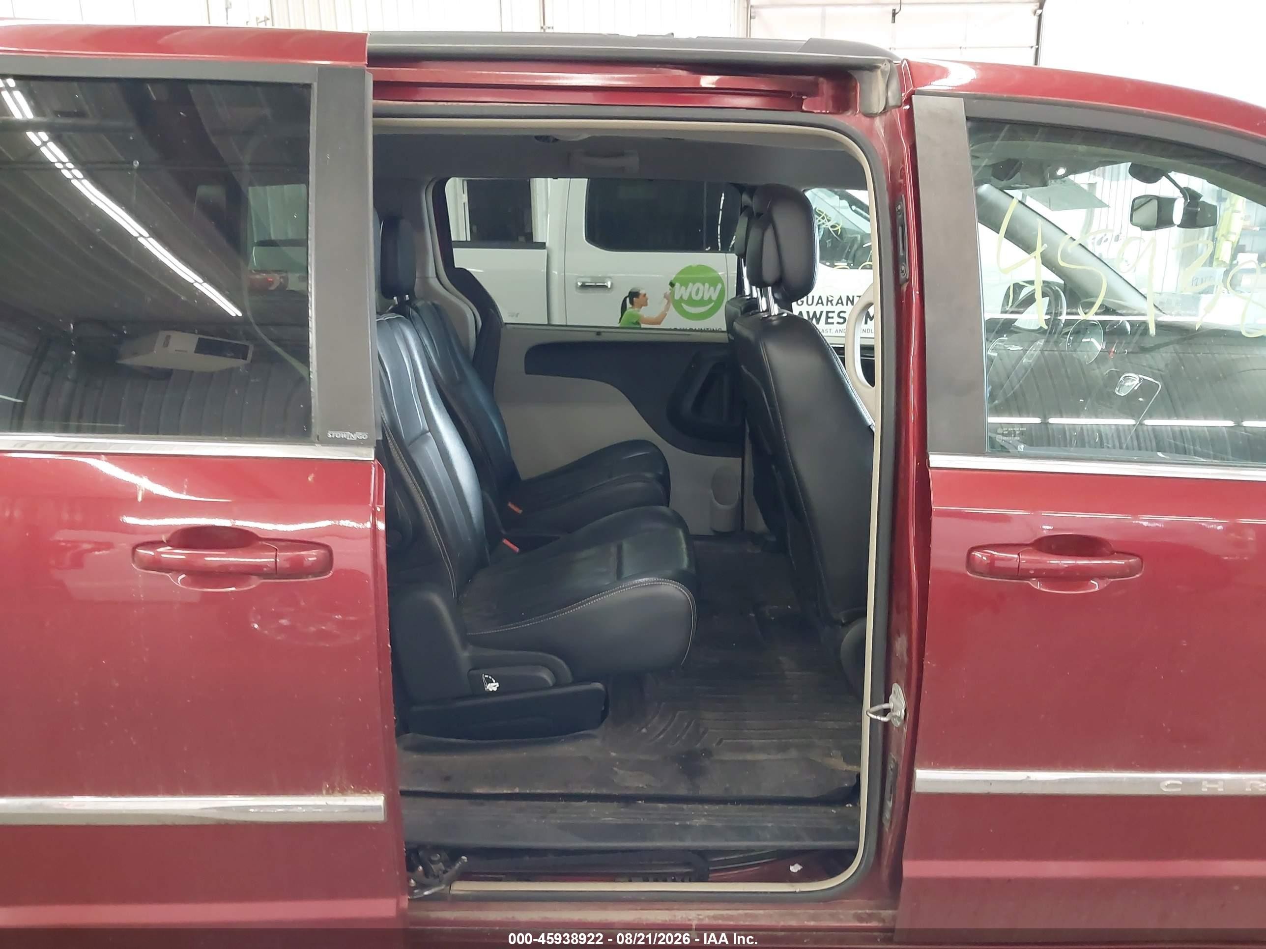 2011 Chrysler Town & Country Touring-l Красный vin: 2A4RR8DGXBR749989