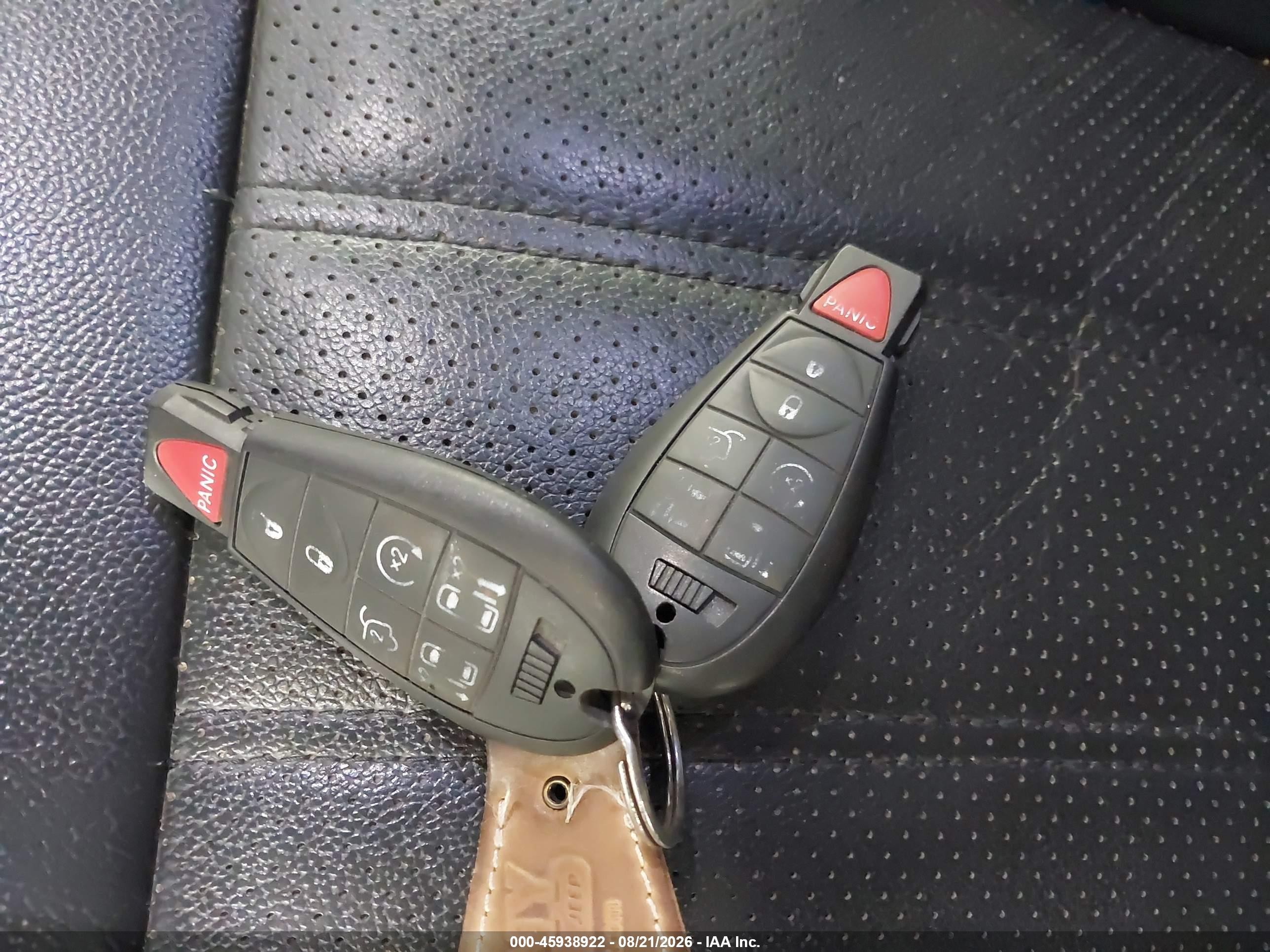 2011 Chrysler Town & Country Touring-l Красный vin: 2A4RR8DGXBR749989