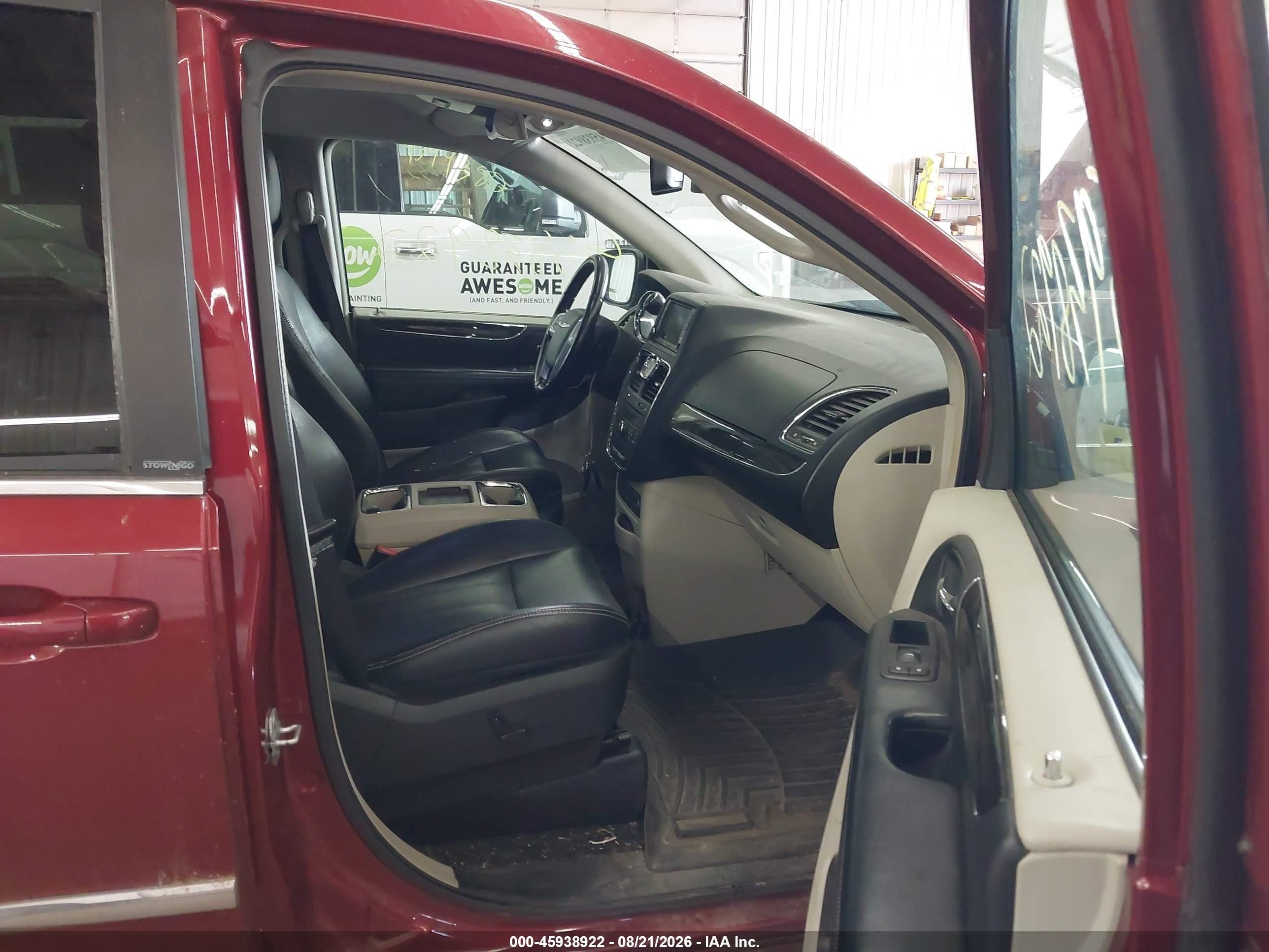 2011 Chrysler Town & Country Touring-l Красный vin: 2A4RR8DGXBR749989