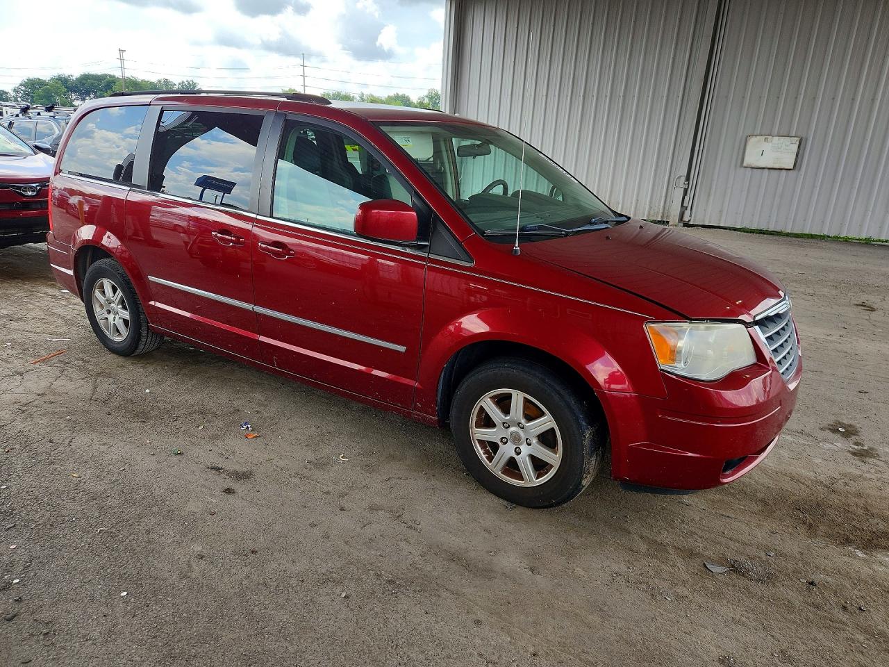 2010 Chrysler Town & Country Touring Plus Burgundy vin: 2A4RR8DX1AR421956