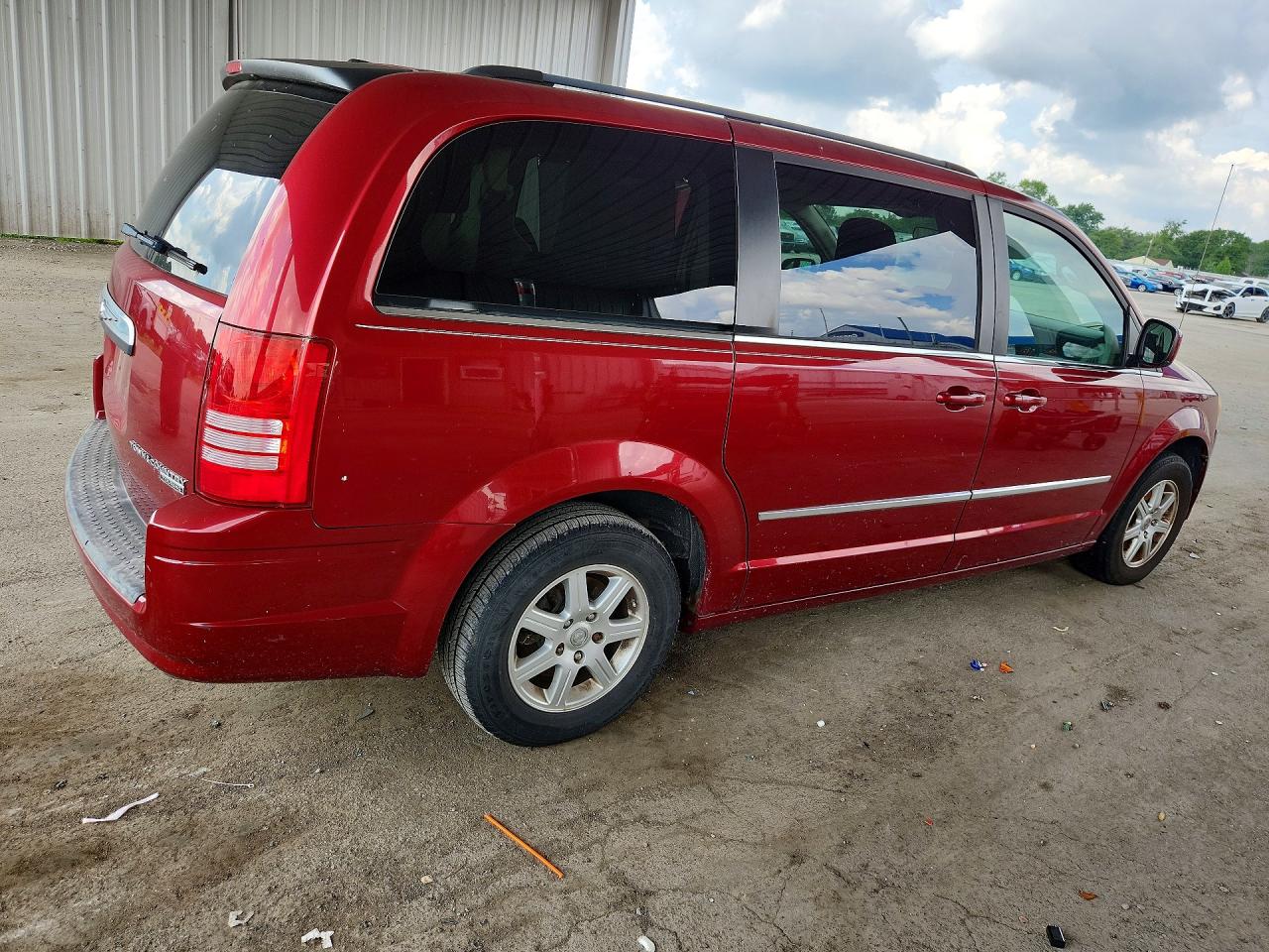 2010 Chrysler Town & Country Touring Plus Burgundy vin: 2A4RR8DX1AR421956