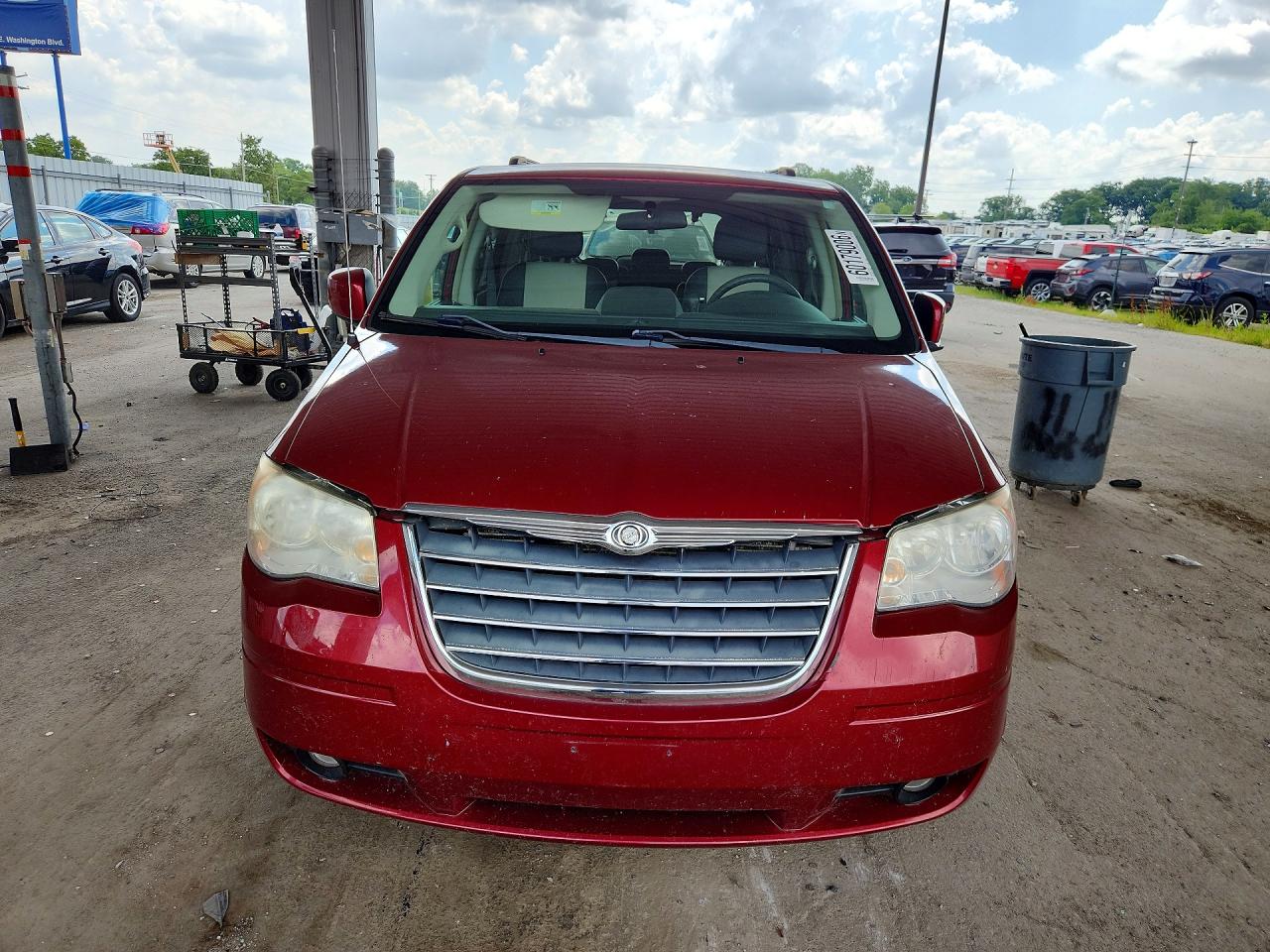 2010 Chrysler Town & Country Touring Plus Burgundy vin: 2A4RR8DX1AR421956