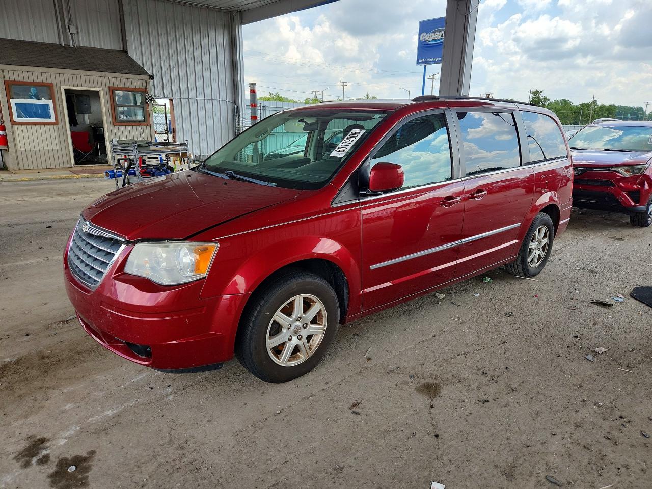 2010 Chrysler Town & Country Touring Plus Burgundy vin: 2A4RR8DX1AR421956