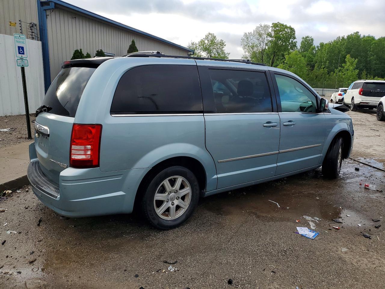2010 Chrysler Town & Country Touring Plus Turquoise vin: 2A4RR8DX2AR368135