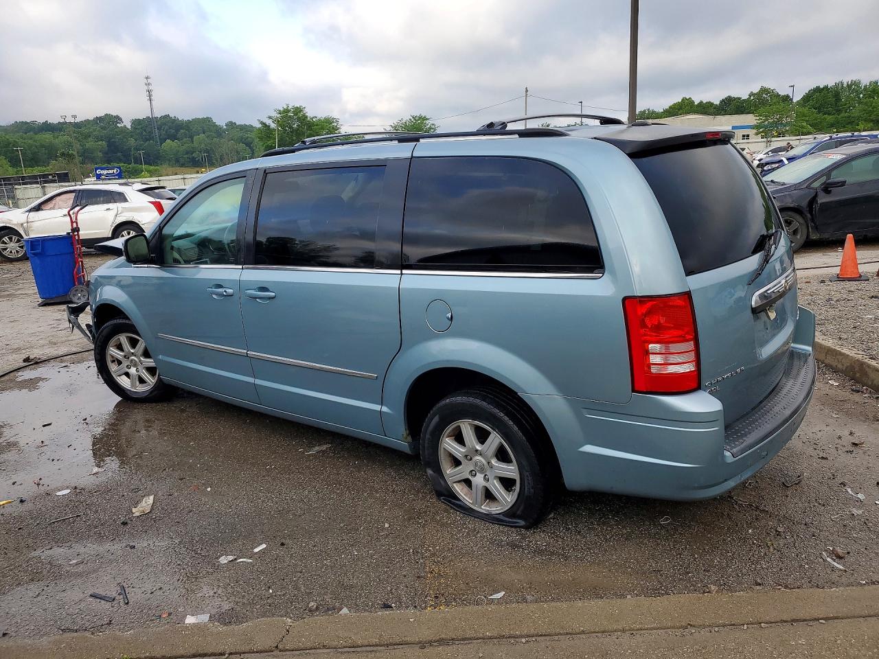 2010 Chrysler Town & Country Touring Plus Turquoise vin: 2A4RR8DX2AR368135