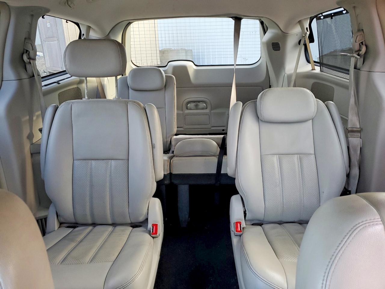 2010 Chrysler Town & Country Touring Plus Turquoise vin: 2A4RR8DX2AR368135