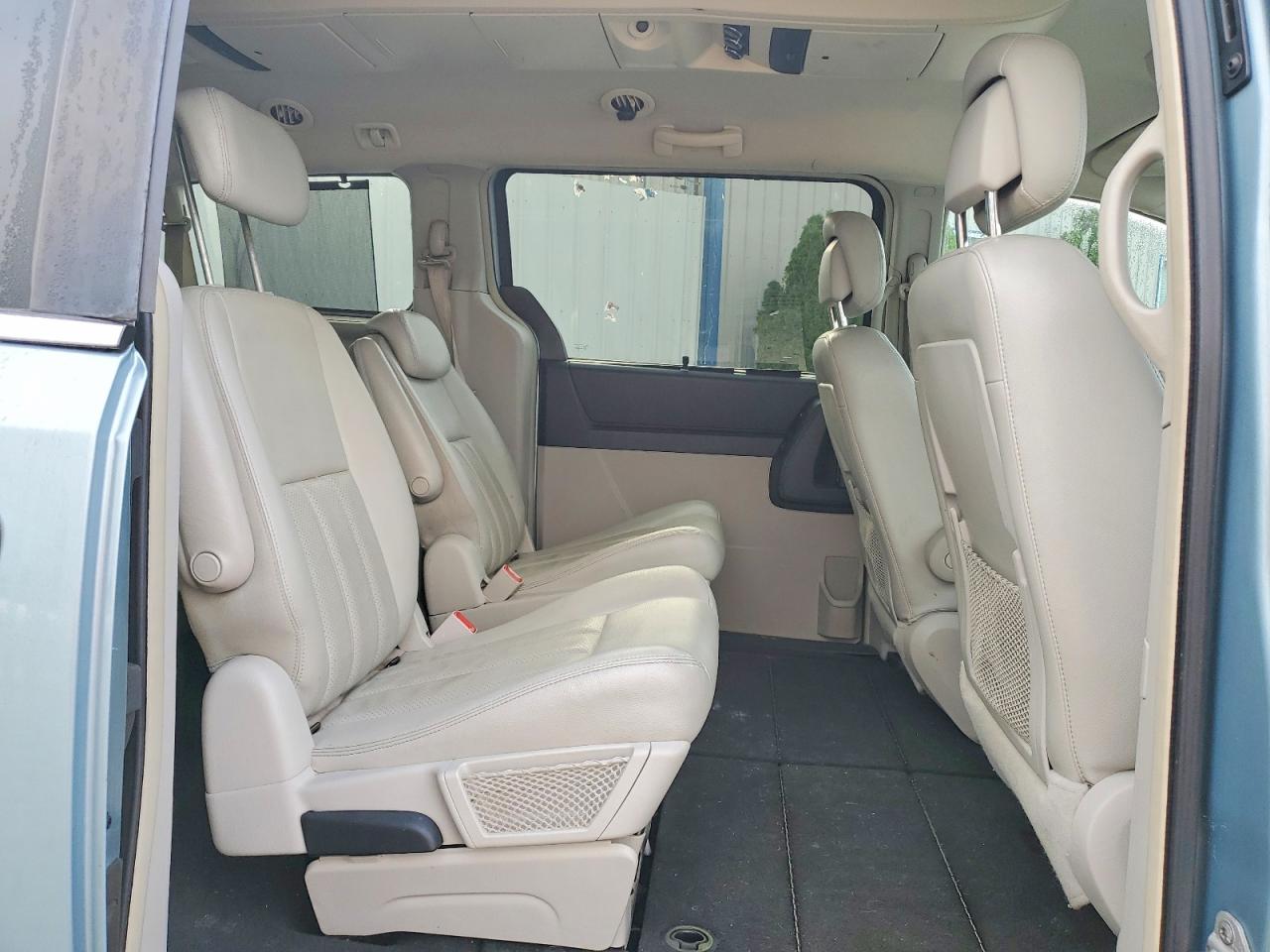 2010 Chrysler Town & Country Touring Plus Turquoise vin: 2A4RR8DX2AR368135