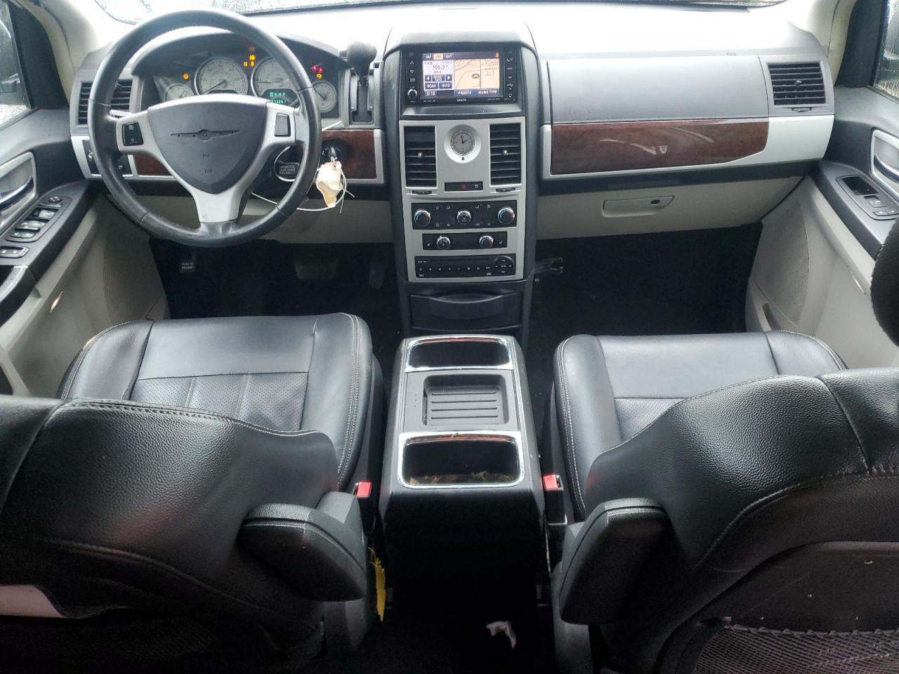 2010 Chrysler Town & Country Touring Plus White vin: 2A4RR8DX5AR361034