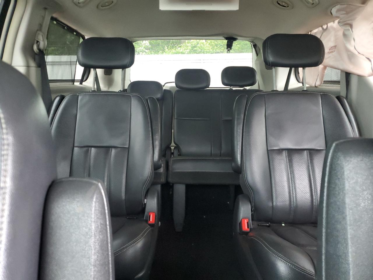 2010 Chrysler Town & Country Touring Plus White vin: 2A4RR8DX5AR361034