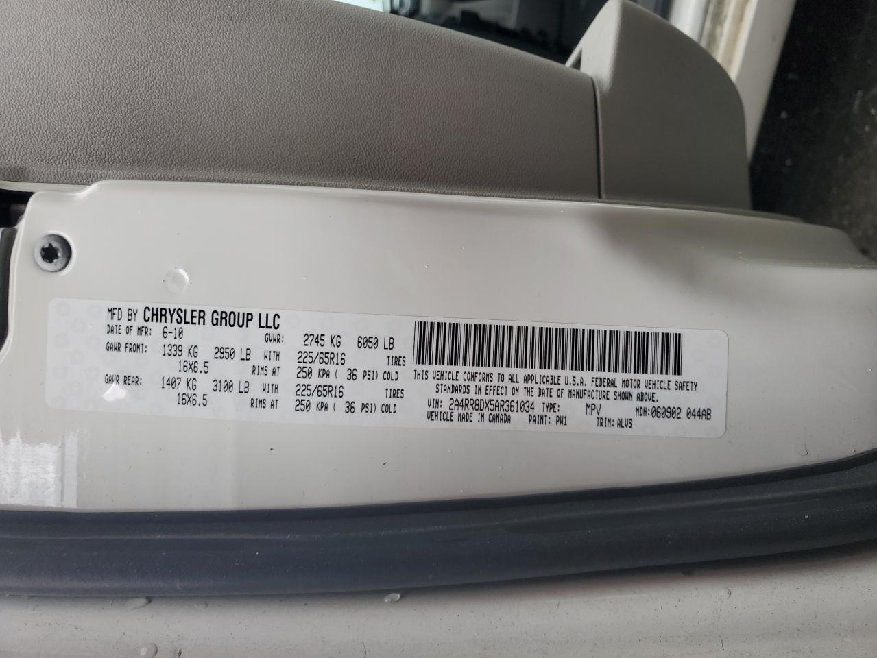 2010 Chrysler Town & Country Touring Plus White vin: 2A4RR8DX5AR361034