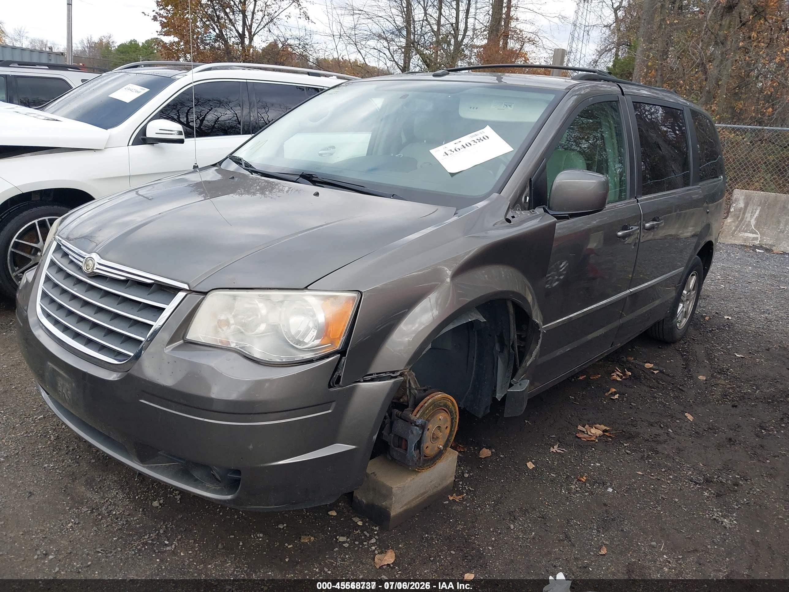 2010 Chrysler Town & Country Touring Plus Gray vin: 2A4RR8DX6AR405199