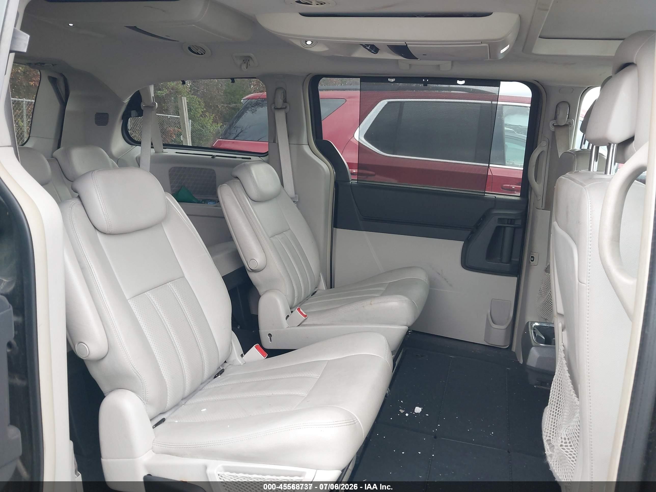 2010 Chrysler Town & Country Touring Plus Gray vin: 2A4RR8DX6AR405199
