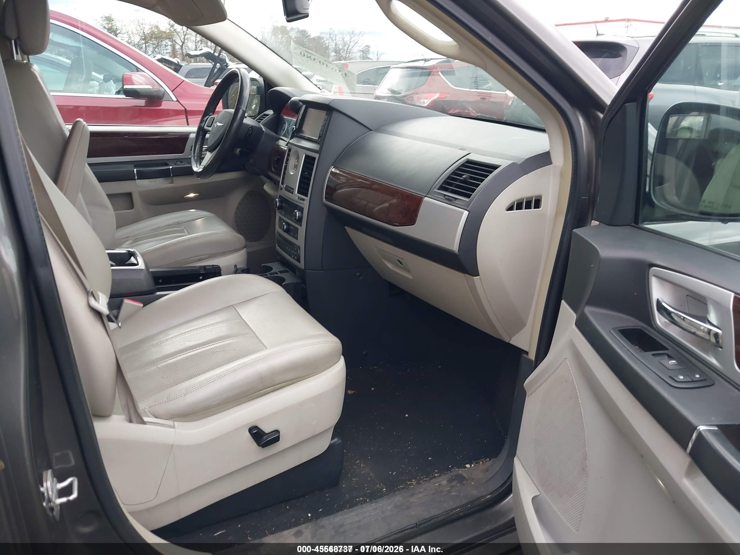 2010 Chrysler Town & Country Touring Plus Gray vin: 2A4RR8DX6AR405199