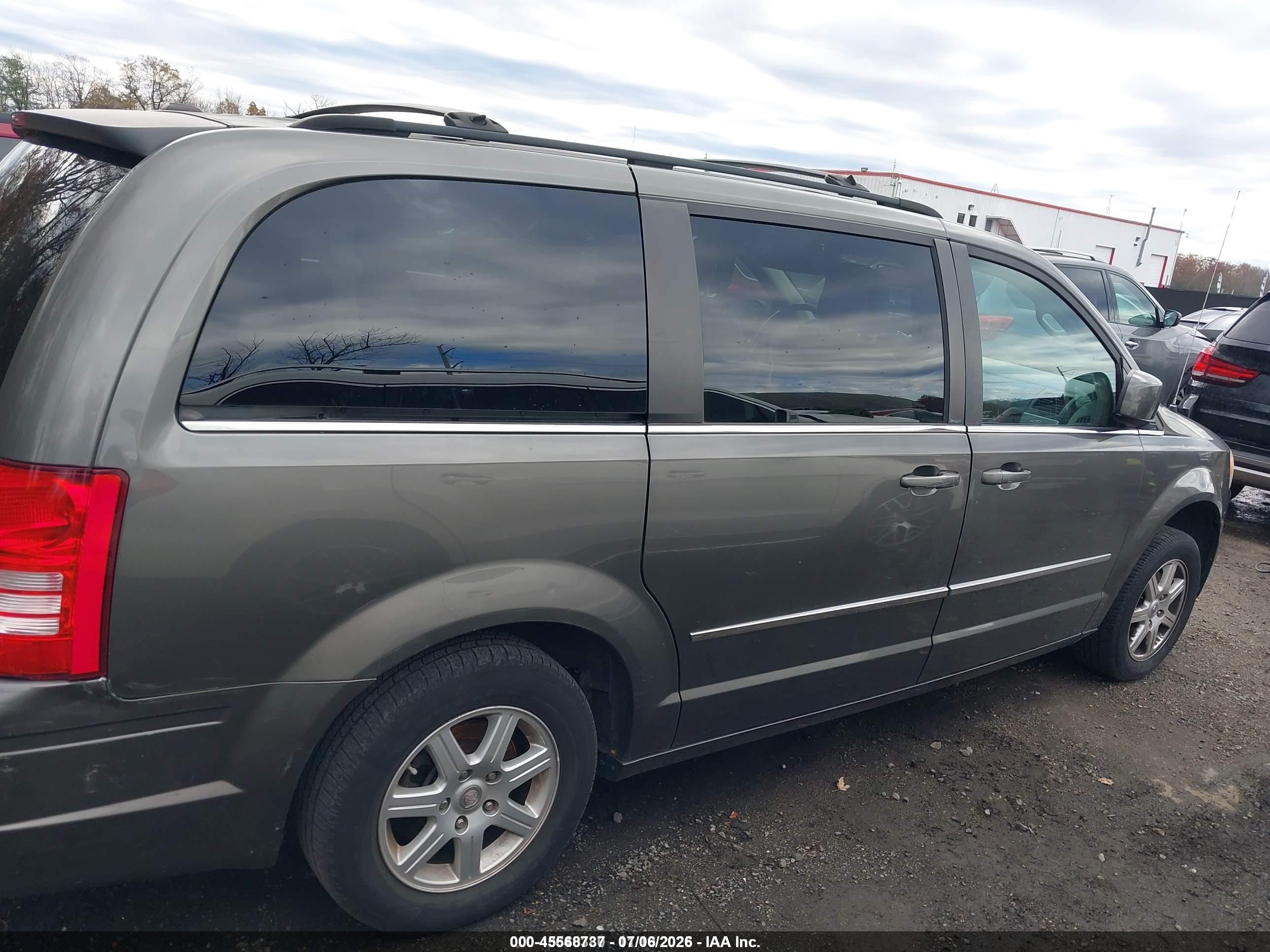 2010 Chrysler Town & Country Touring Plus Gray vin: 2A4RR8DX6AR405199
