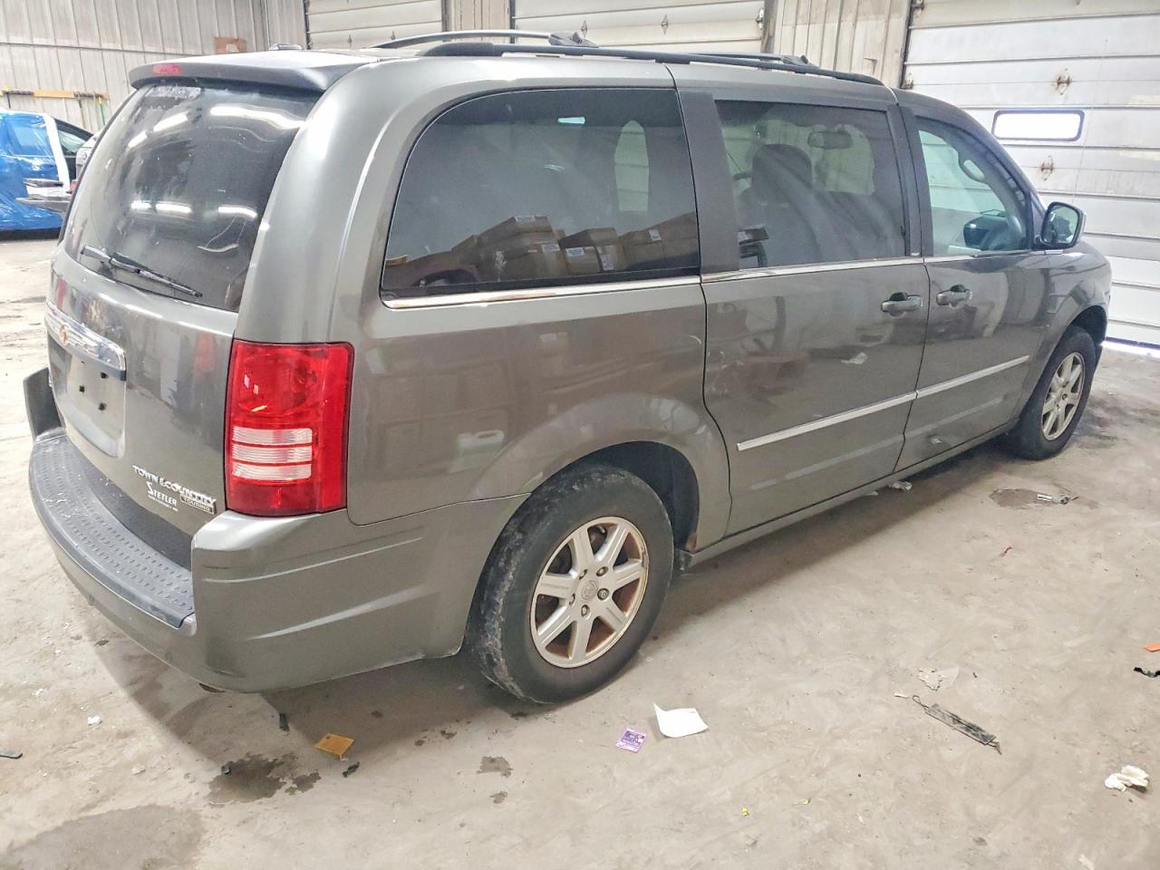 2010 Chrysler Town & Country Touring Plus Gray vin: 2A4RR8DX6AR441894