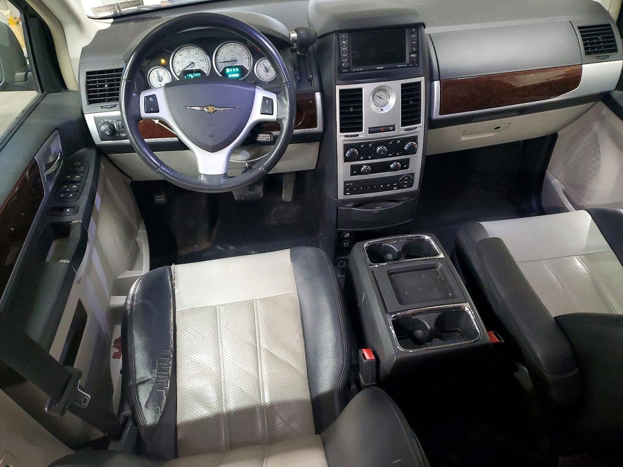 2010 Chrysler Town & Country Touring Plus Gray vin: 2A4RR8DX6AR441894