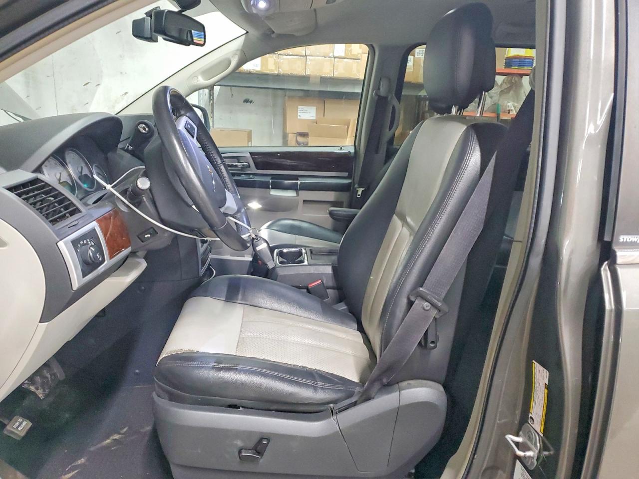 2010 Chrysler Town & Country Touring Plus Gray vin: 2A4RR8DX6AR441894