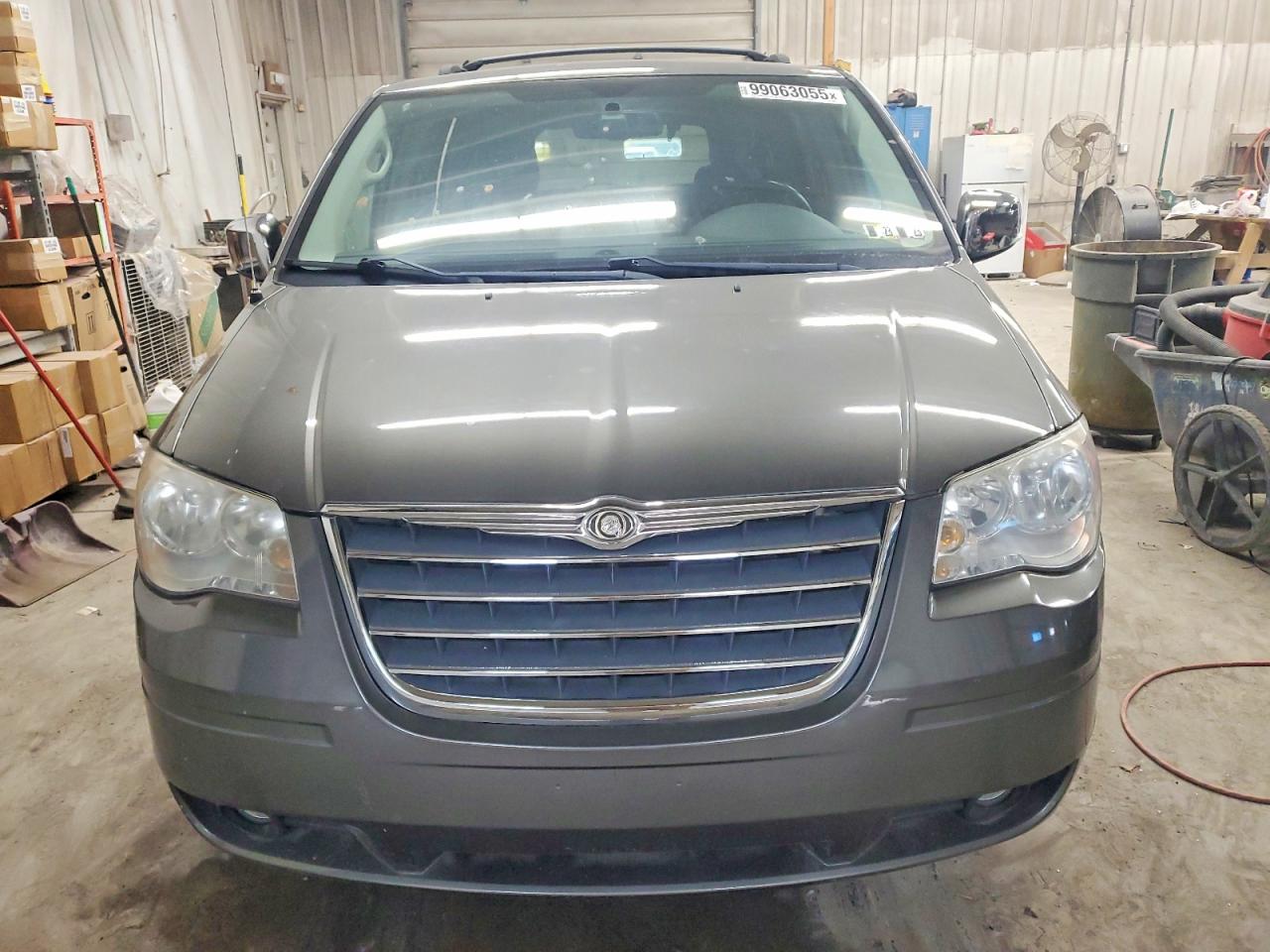 2010 Chrysler Town & Country Touring Plus Gray vin: 2A4RR8DX6AR441894