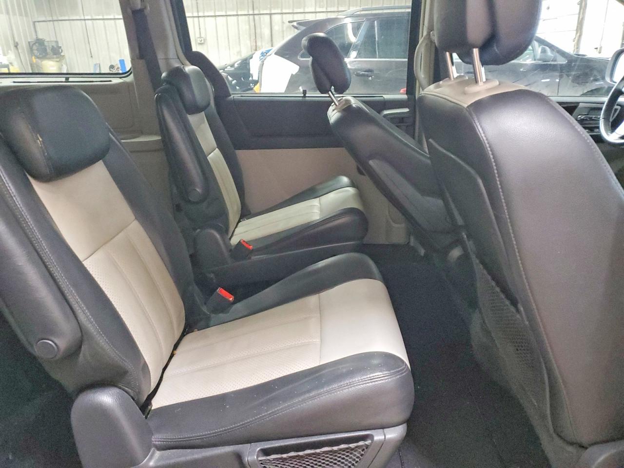 2010 Chrysler Town & Country Touring Plus Gray vin: 2A4RR8DX6AR441894
