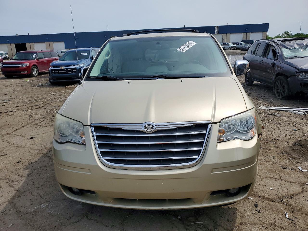 2010 Chrysler Town & Country Touring Plus Gold vin: 2A4RR8DX6AR456654