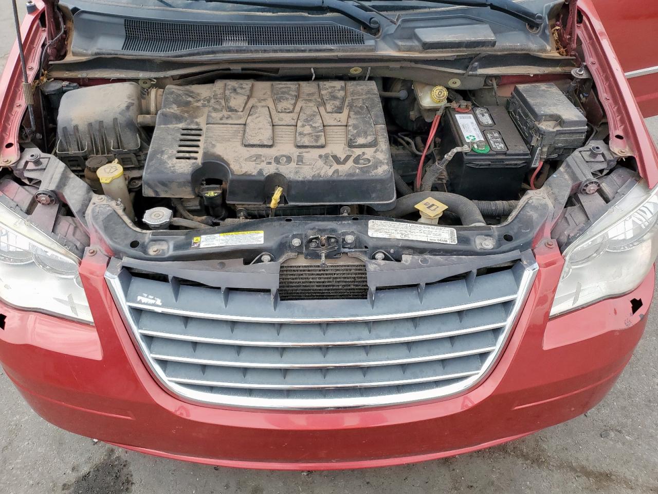 2010 Chrysler Town & Country Touring Plus Red vin: 2A4RR8DX7AR358376