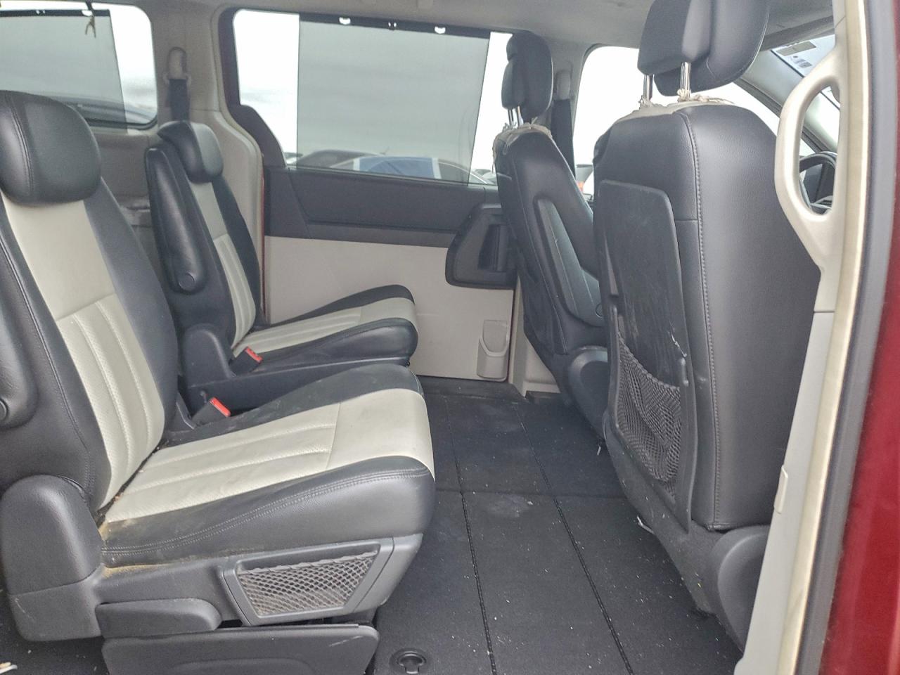 2010 Chrysler Town & Country Touring Plus Burgundy vin: 2A4RR8DX7AR368356