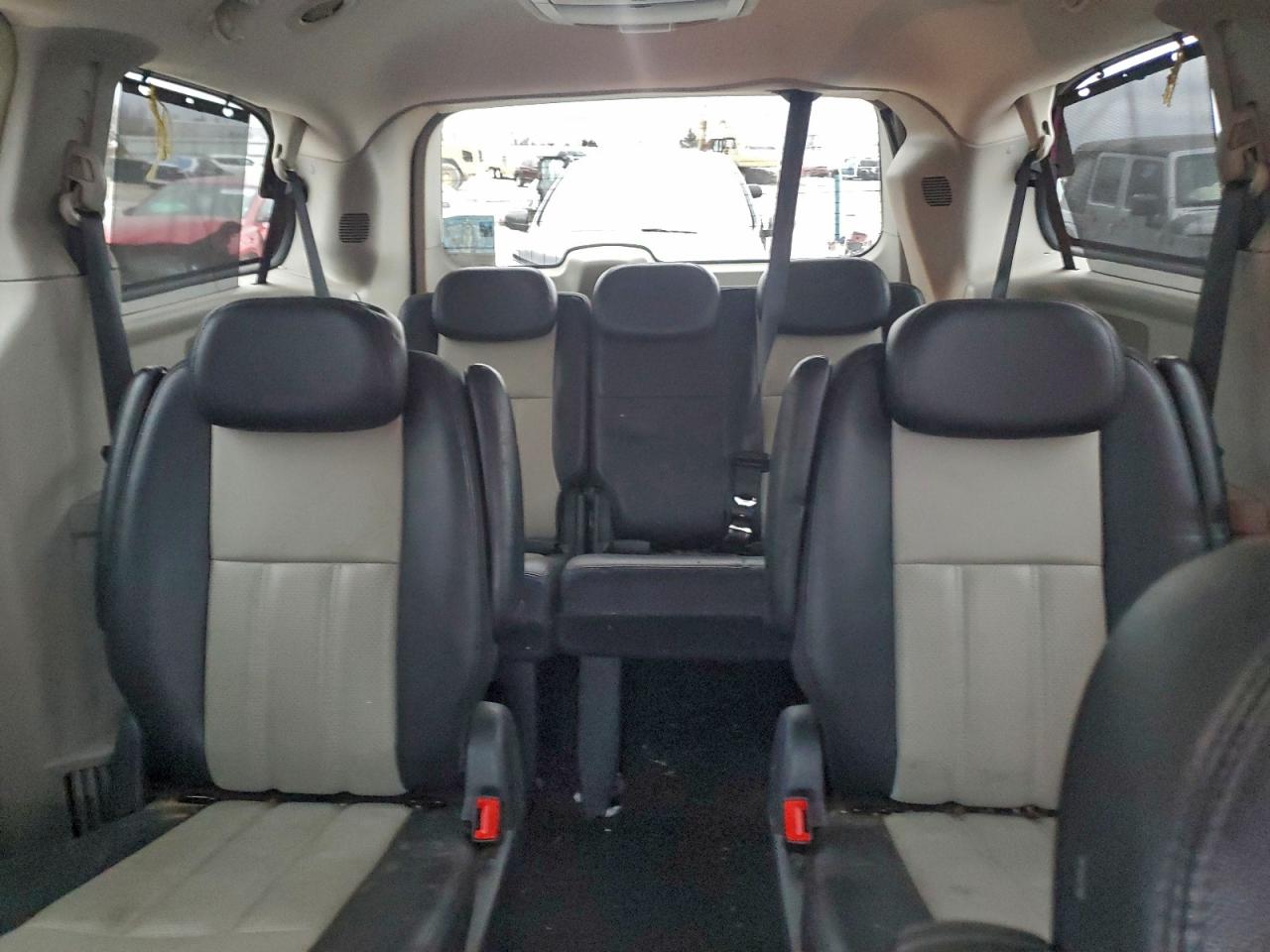 2010 Chrysler Town & Country Touring Plus Burgundy vin: 2A4RR8DX7AR368356