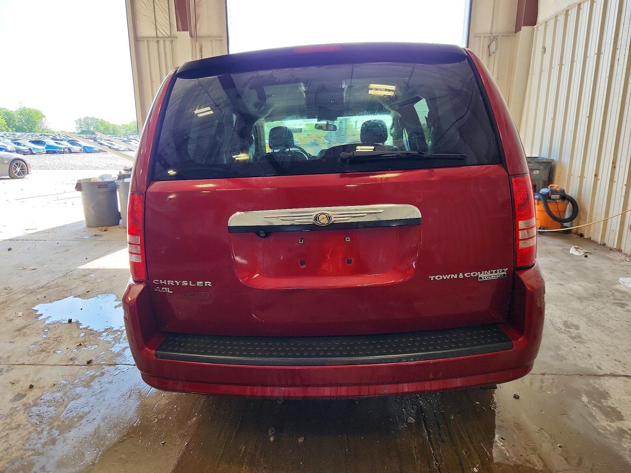 2010 Chrysler Town & Country Touring Plus Red vin: 2A4RR8DX9AR448533