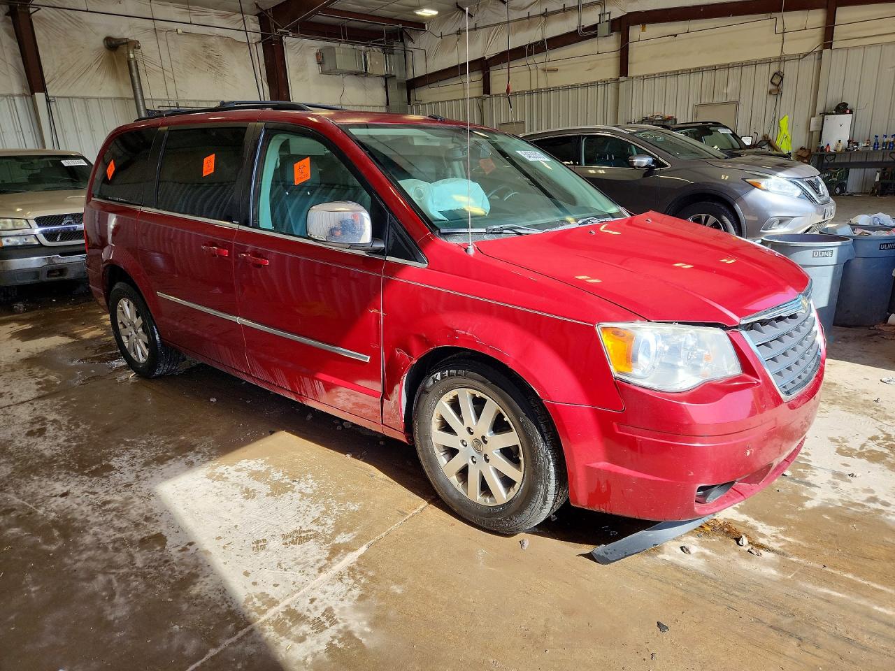 2010 Chrysler Town & Country Touring Plus Red vin: 2A4RR8DX9AR448533